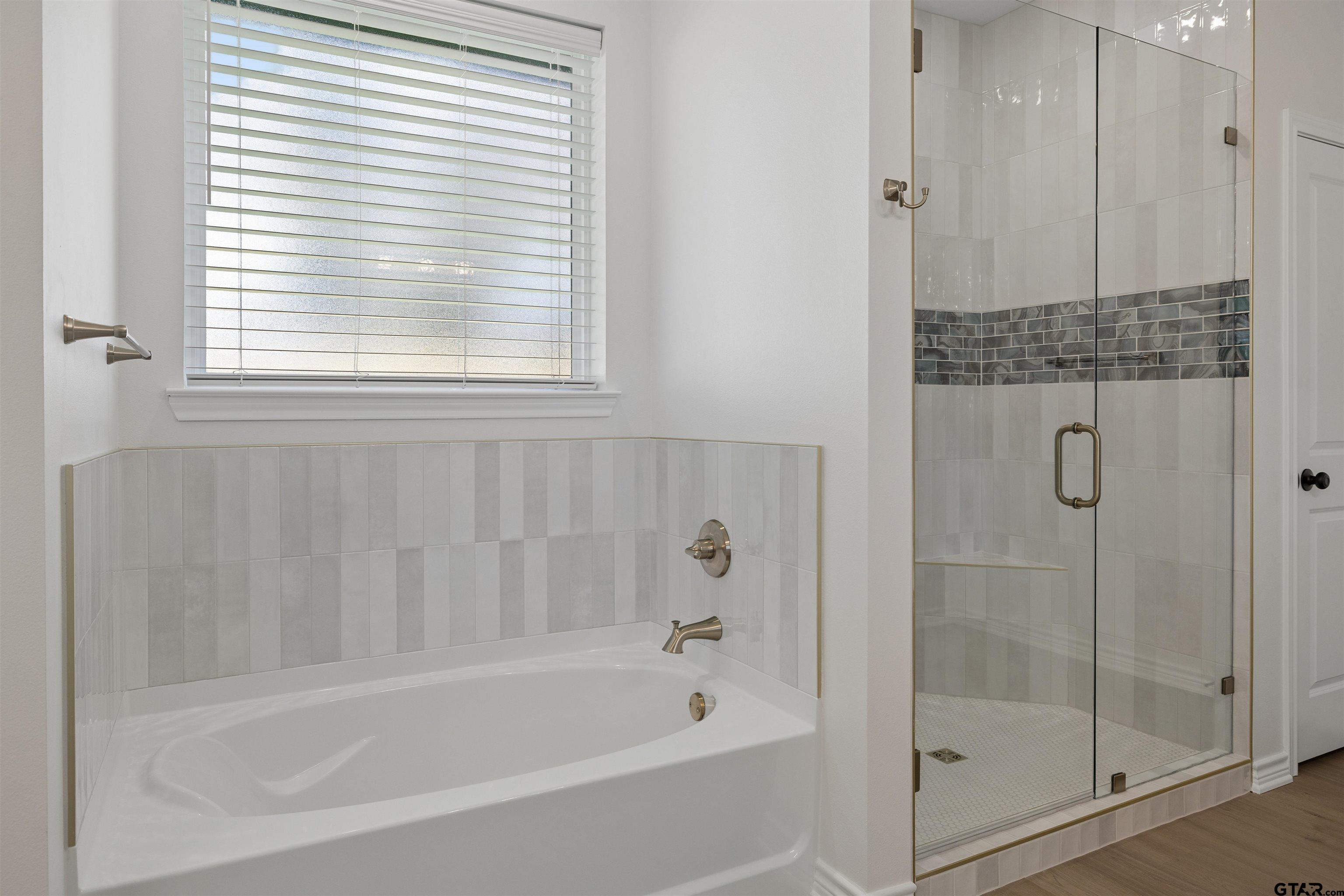 12101 Pinecrest Dr