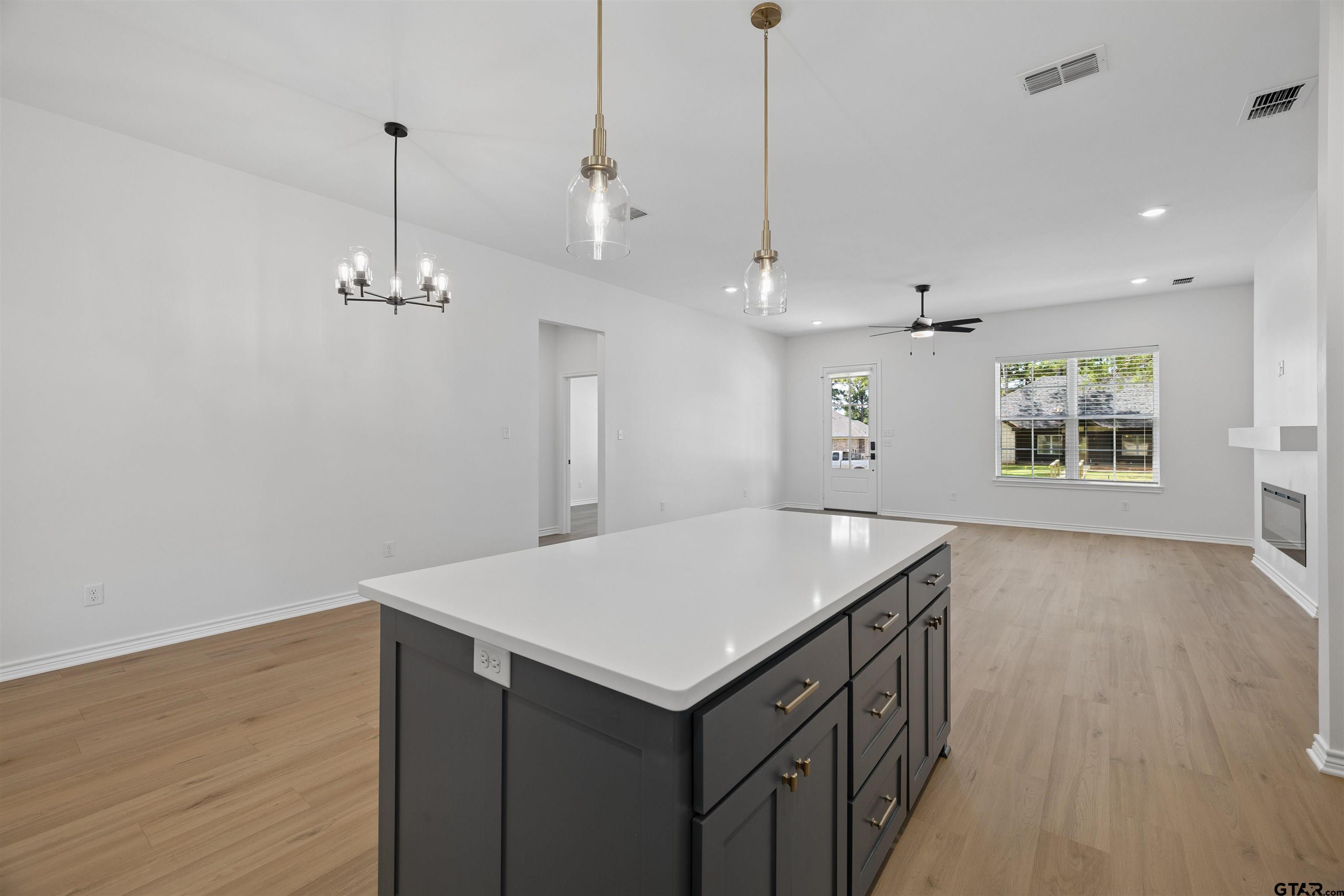12101 Pinecrest Dr