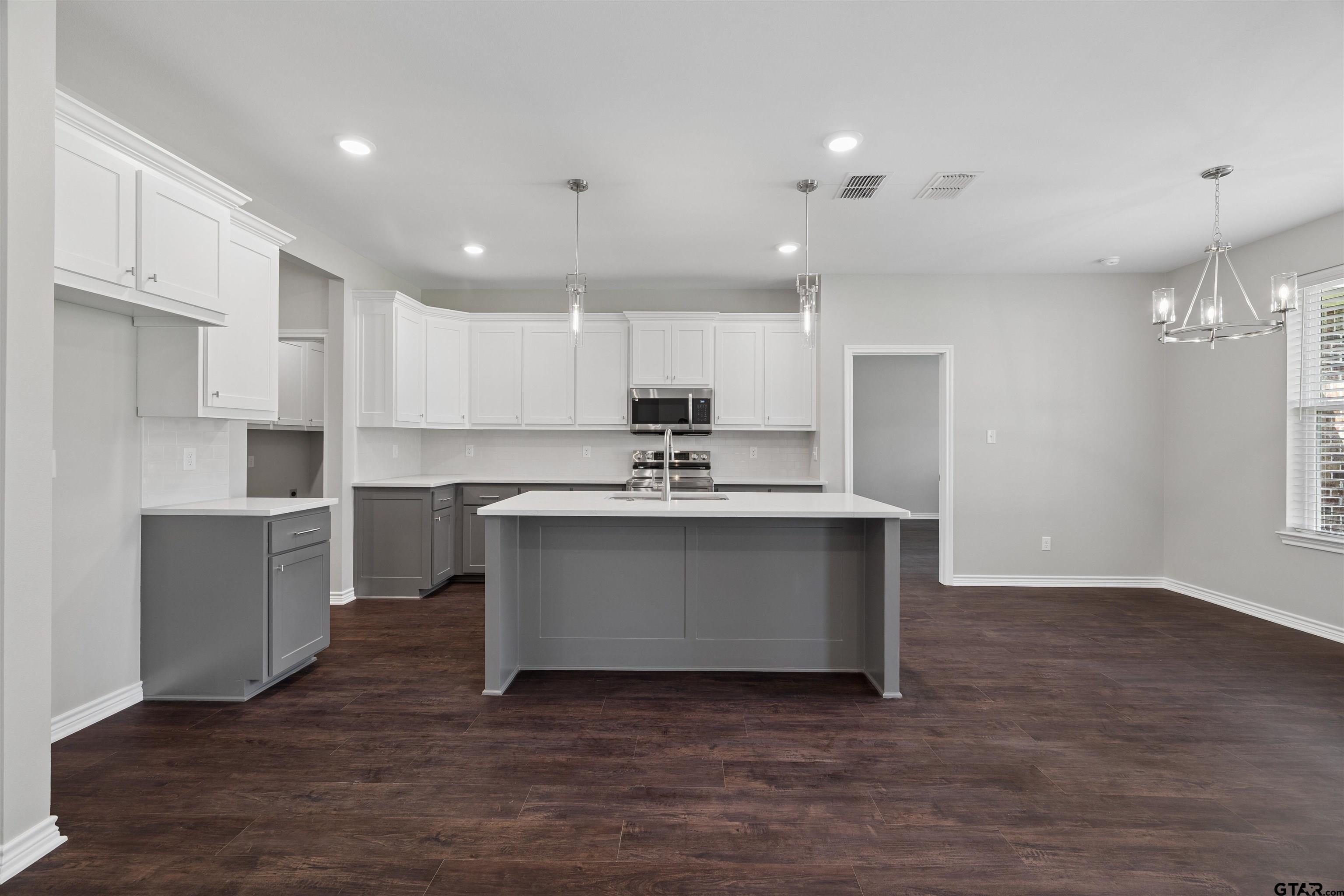 12117 Pinecrest Dr
