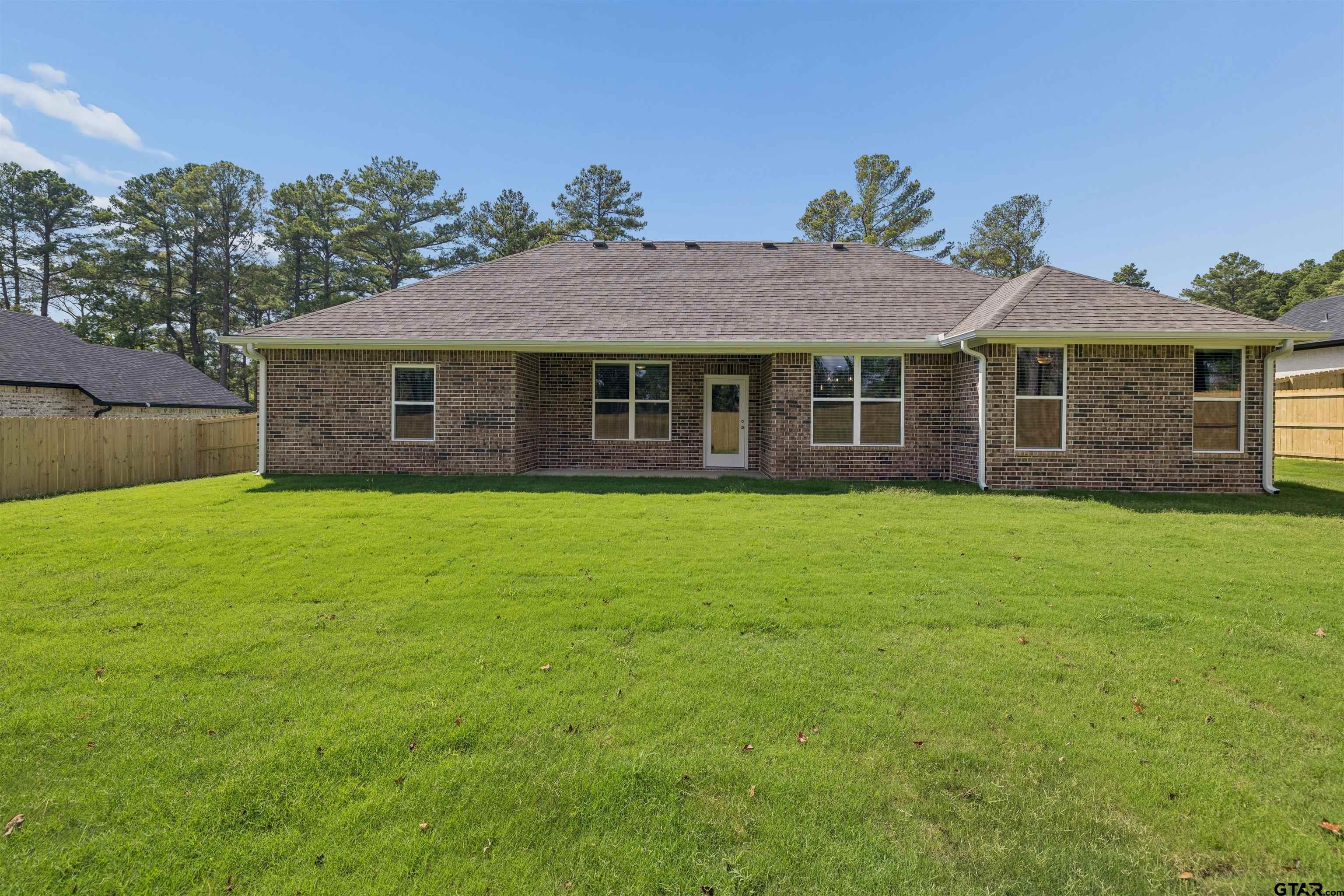 12117 Pinecrest Dr