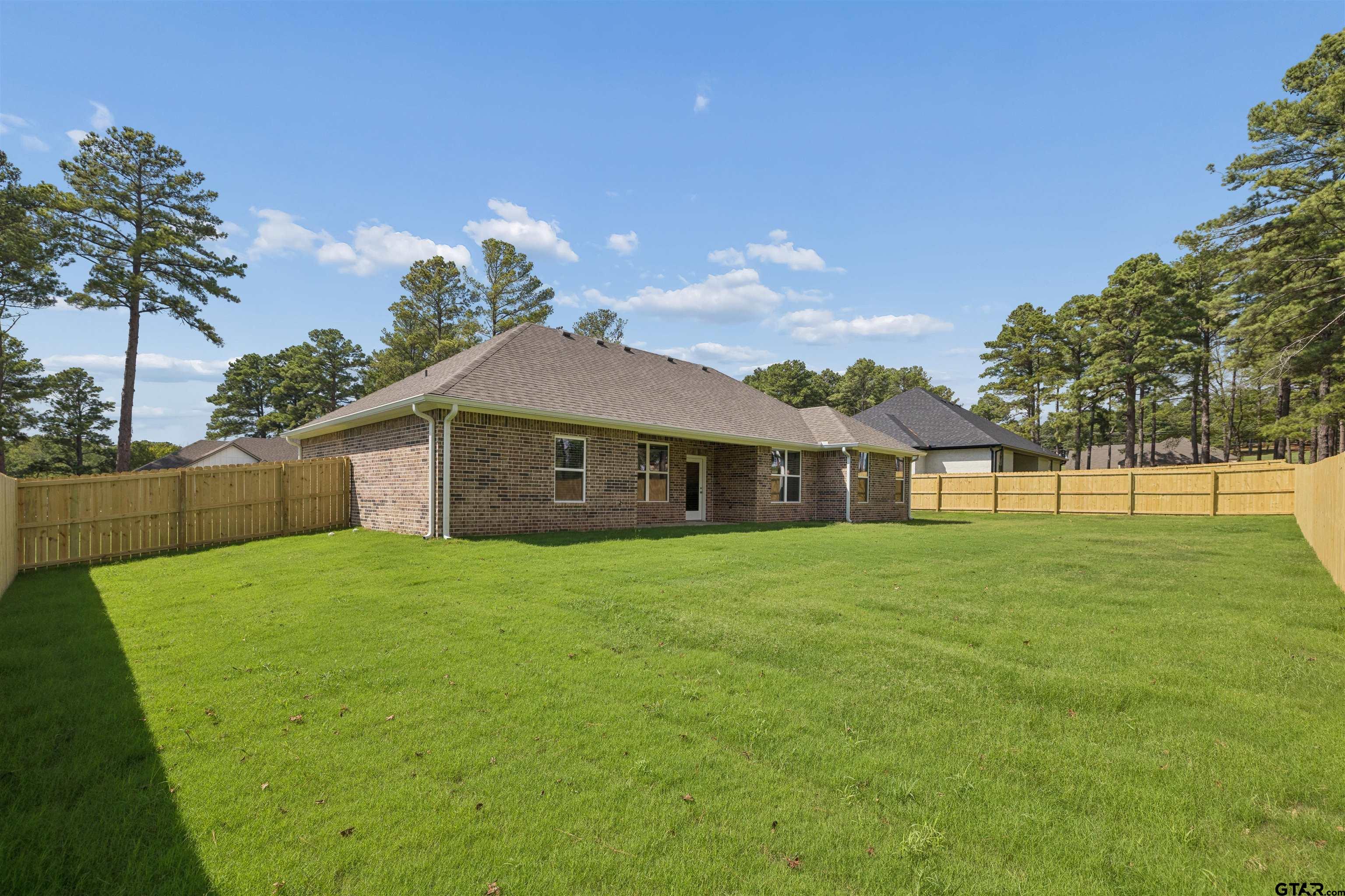 12117 Pinecrest Dr