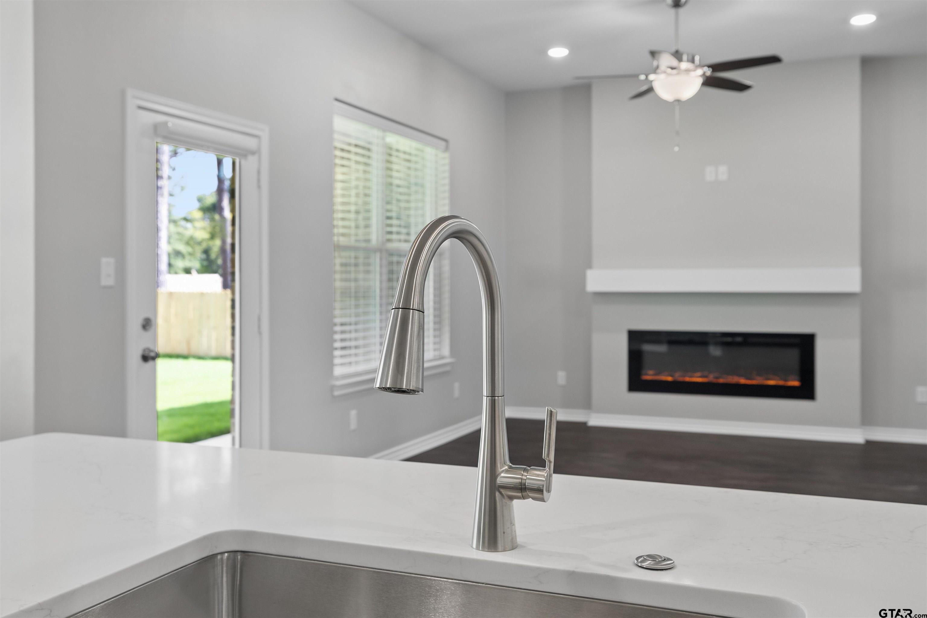 12117 Pinecrest Dr
