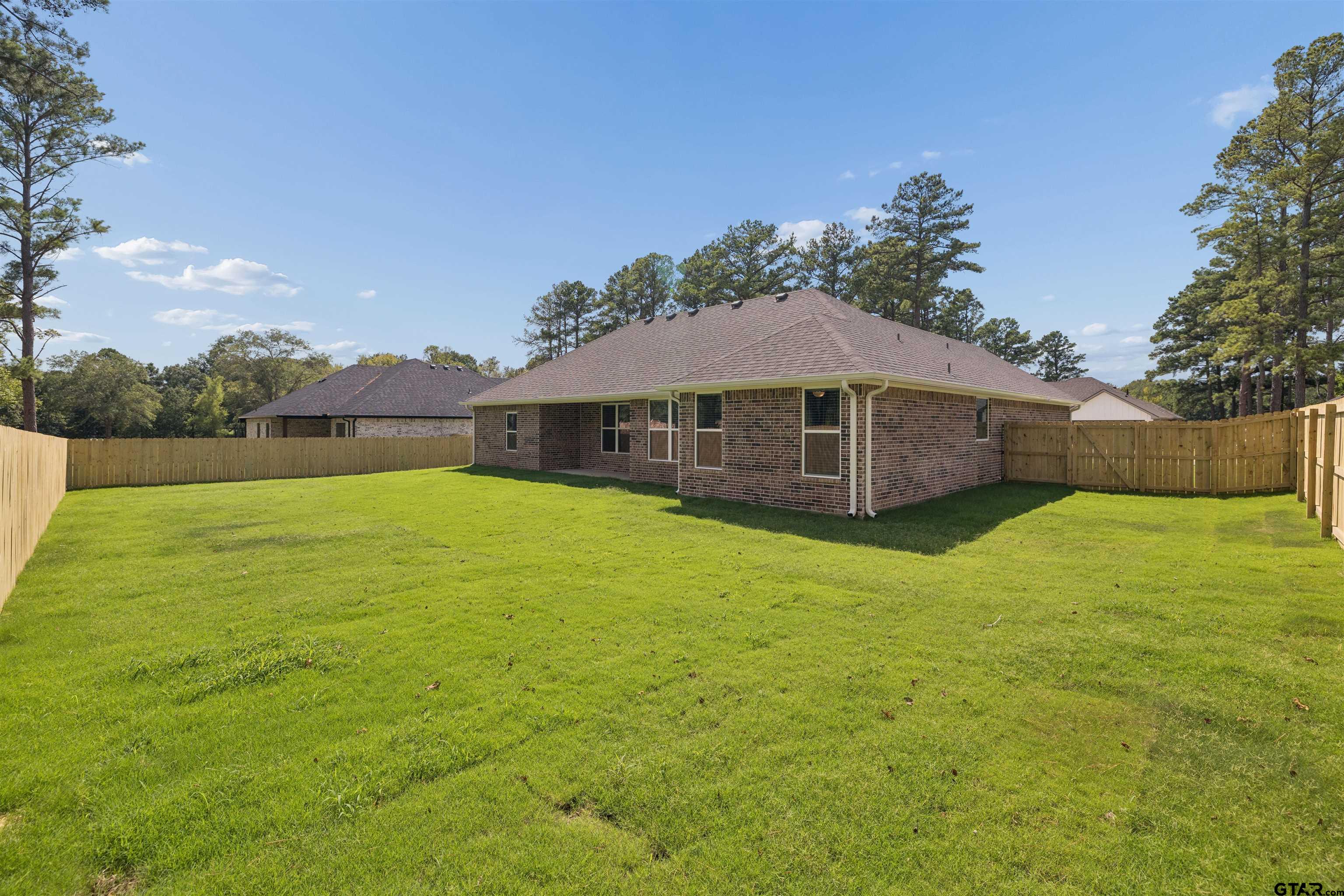 12117 Pinecrest Dr