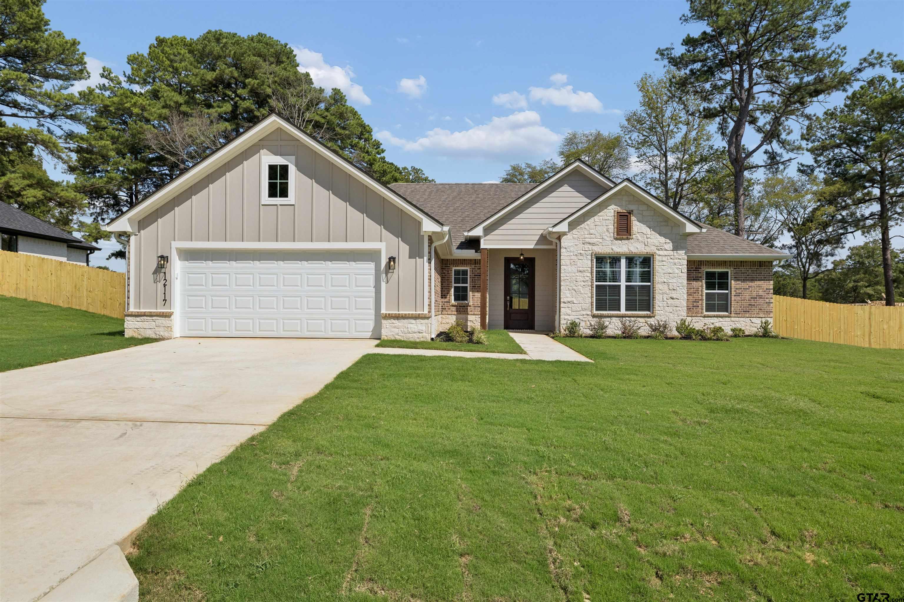 12117 Pinecrest Dr