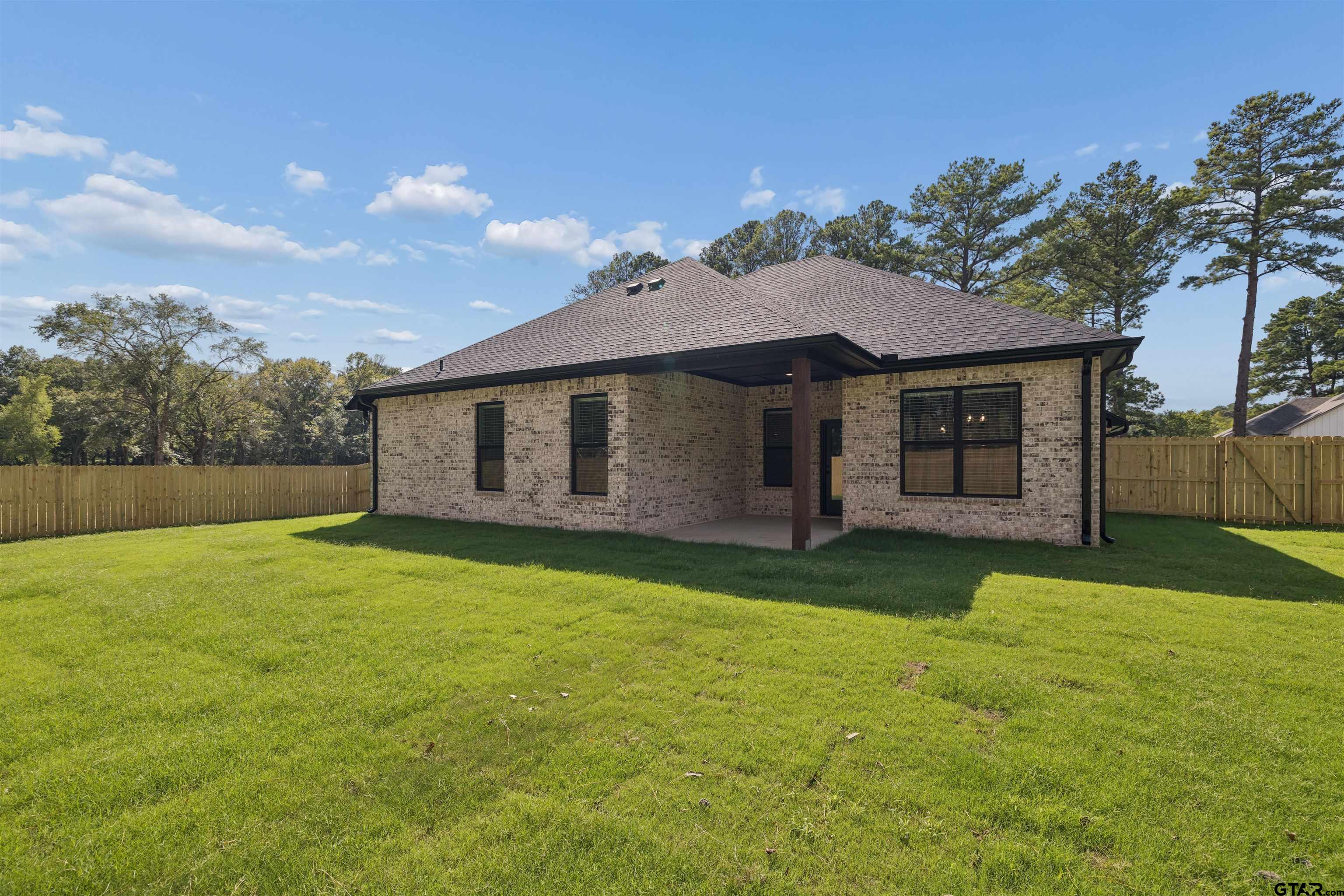 12137 Pinecrest Dr