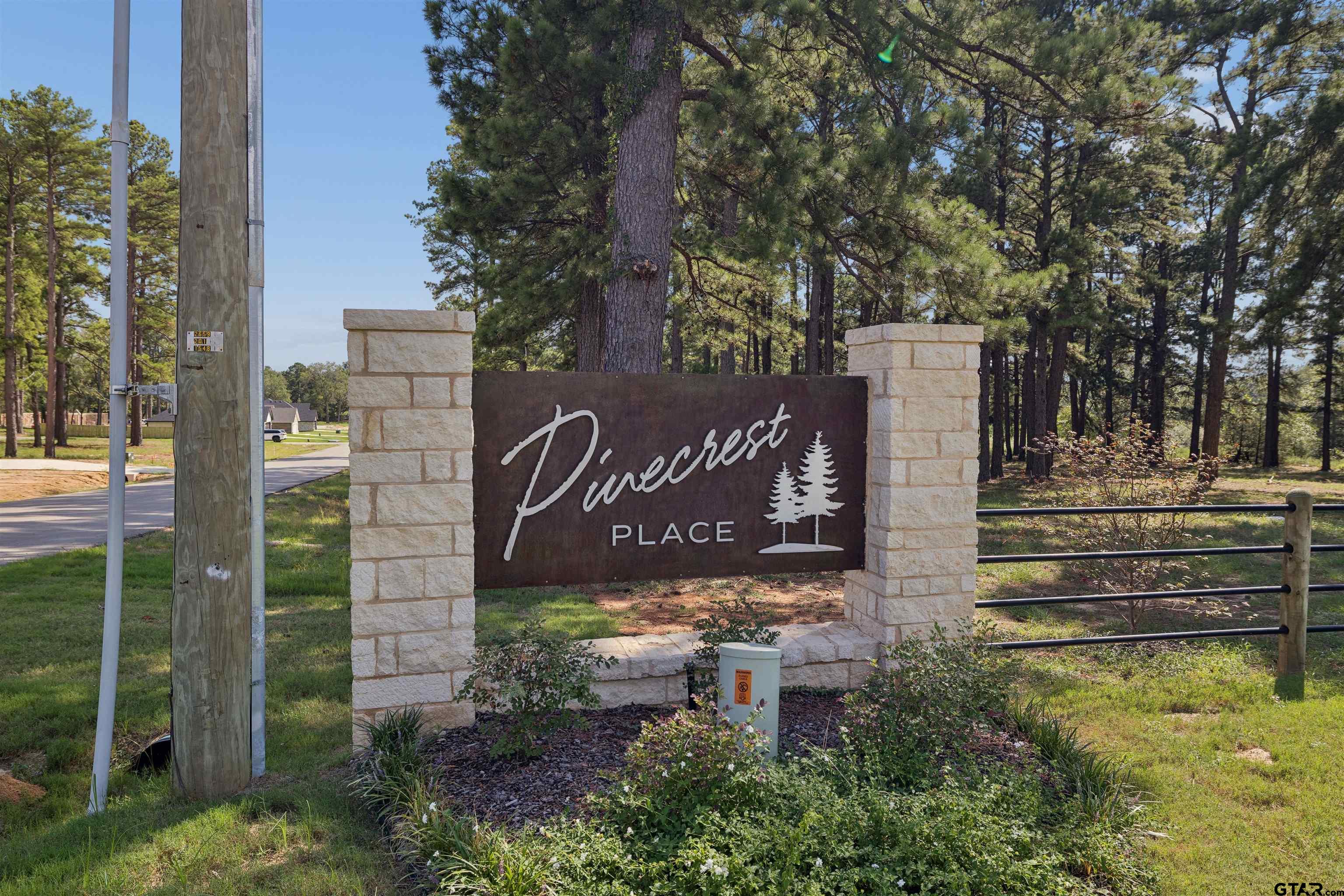 12137 Pinecrest Dr