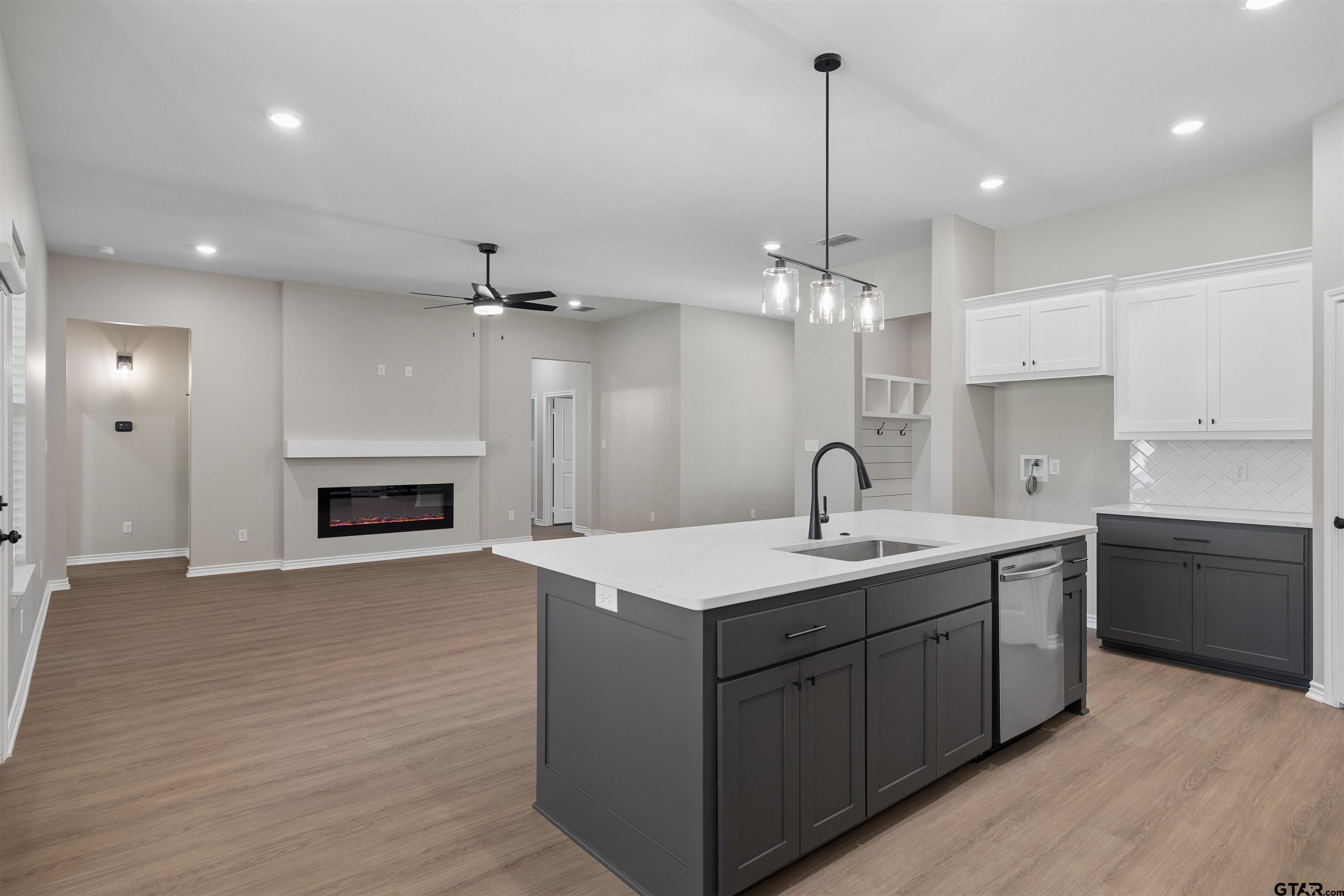 12137 Pinecrest Dr