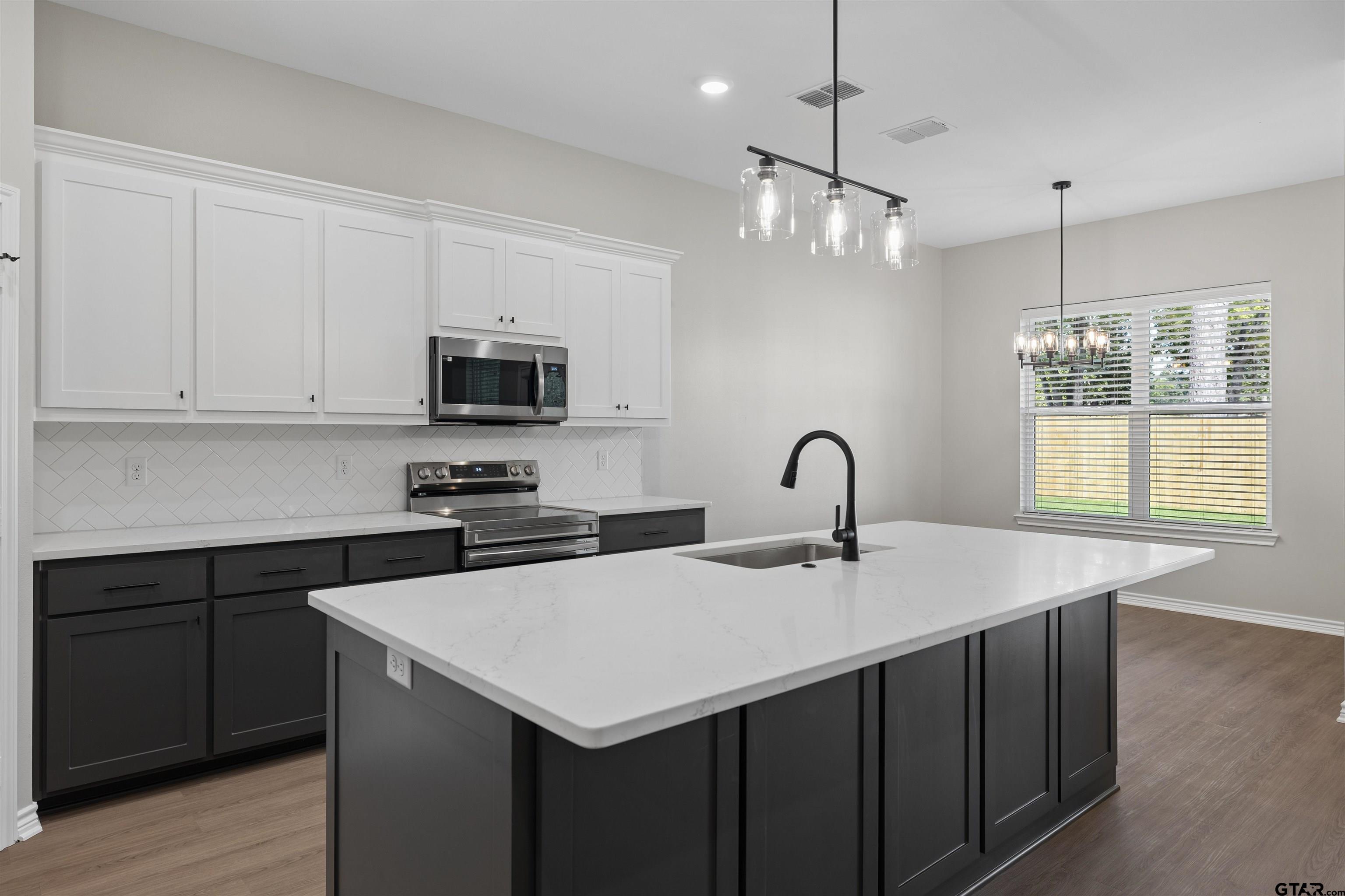12137 Pinecrest Dr