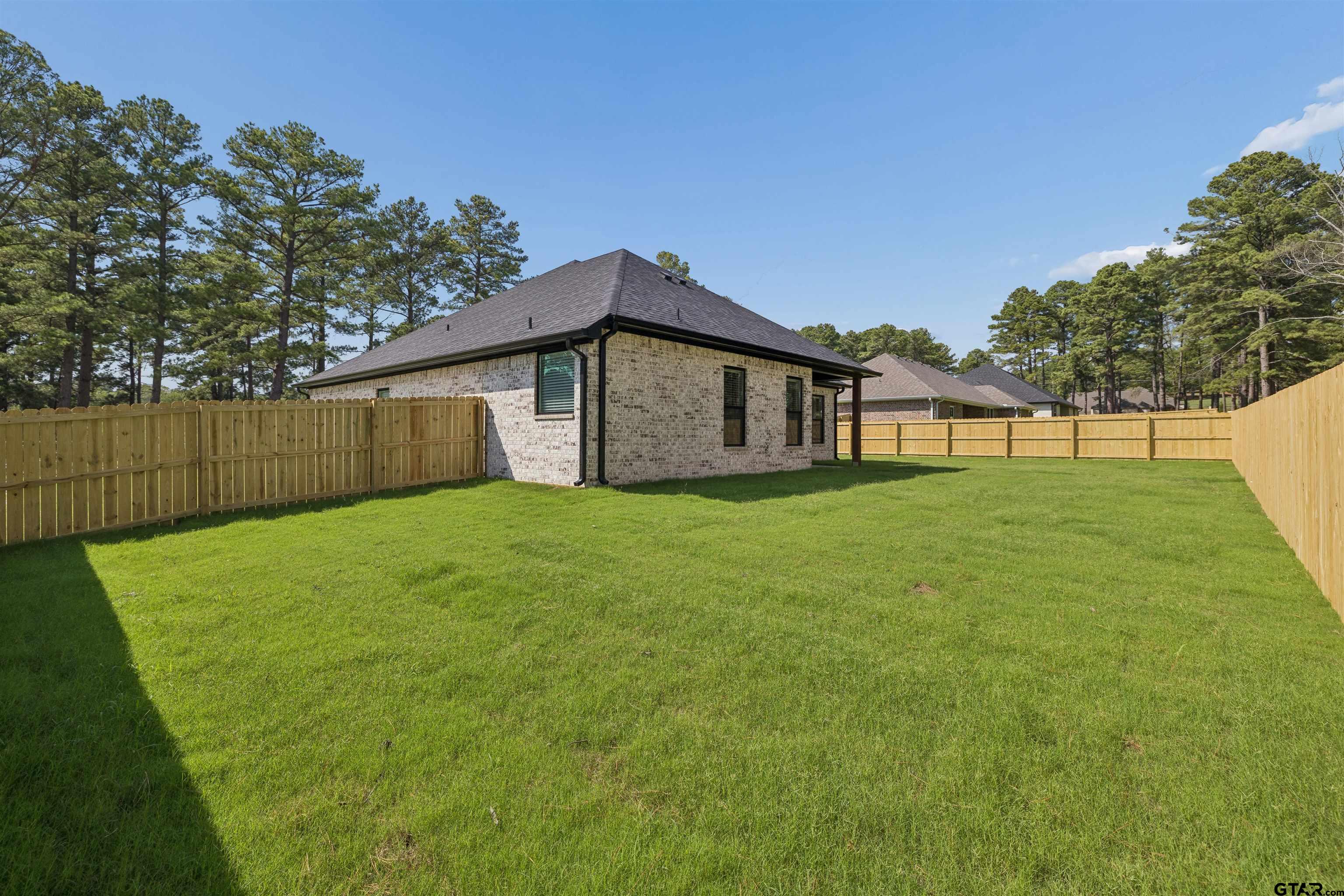 12137 Pinecrest Dr