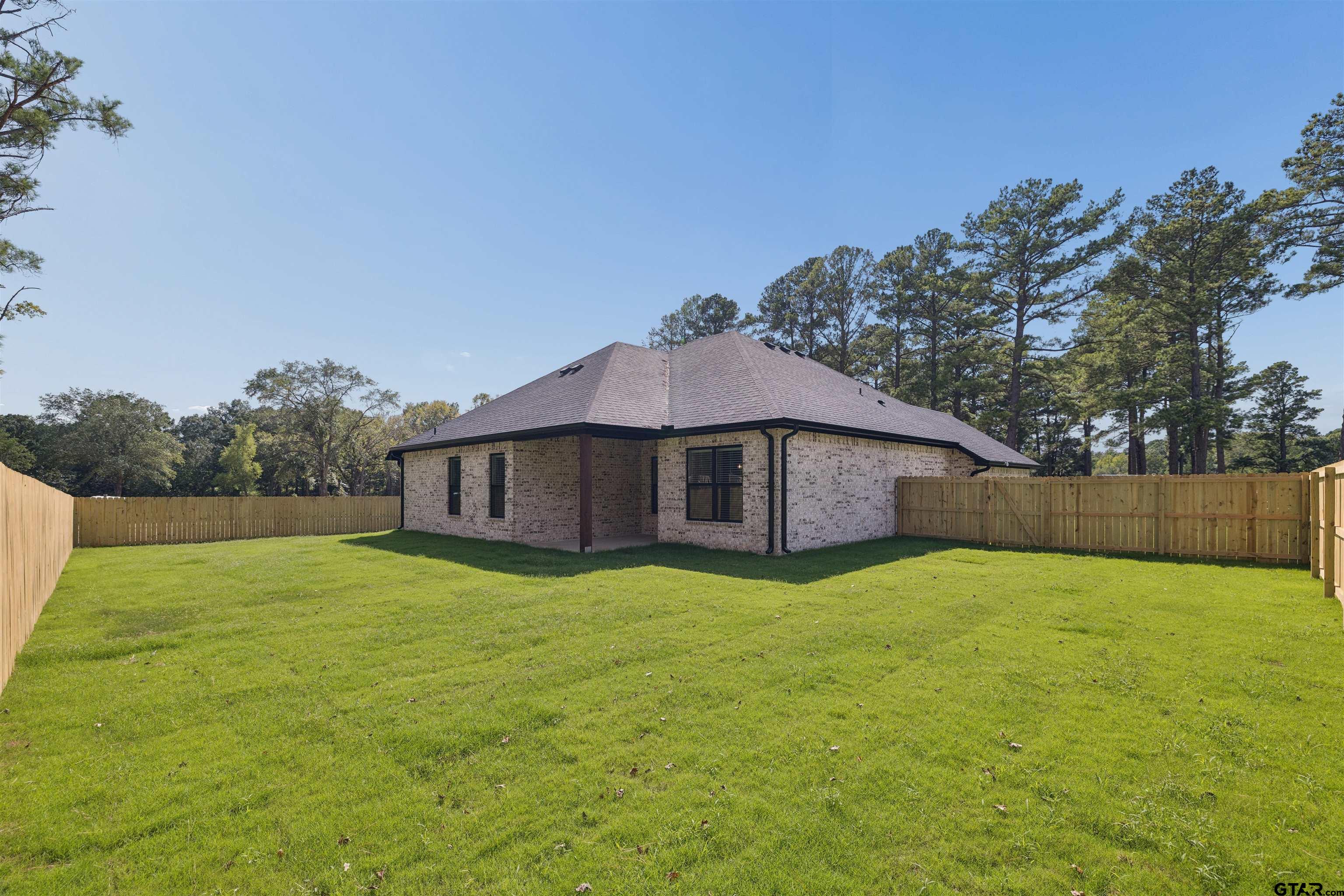 12137 Pinecrest Dr