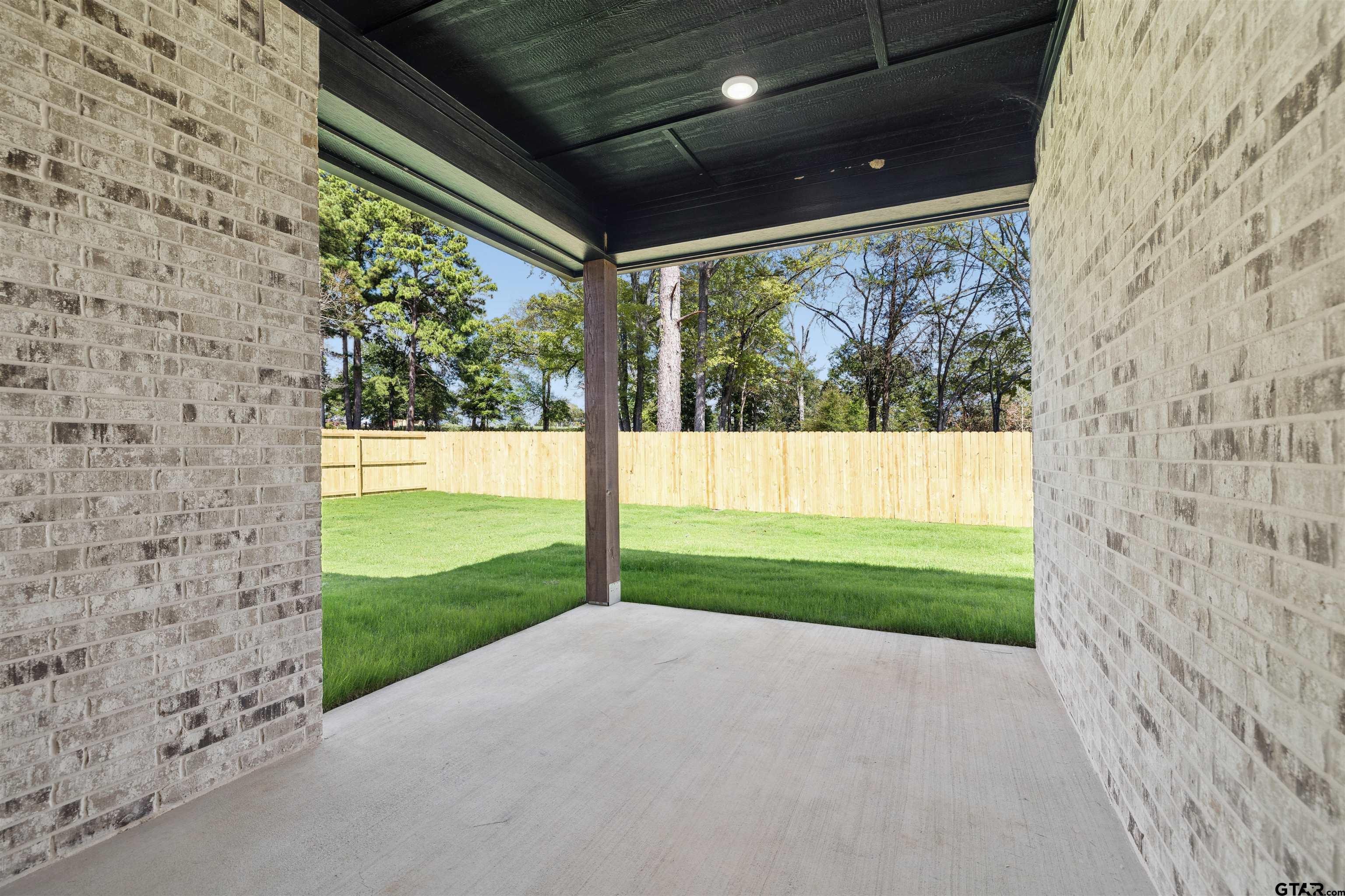 12137 Pinecrest Dr