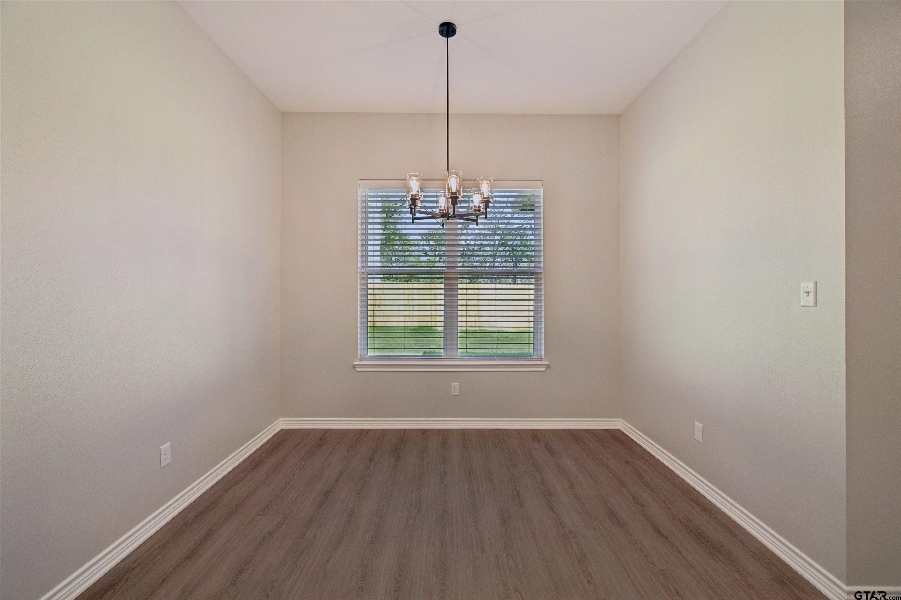 12137 Pinecrest Dr