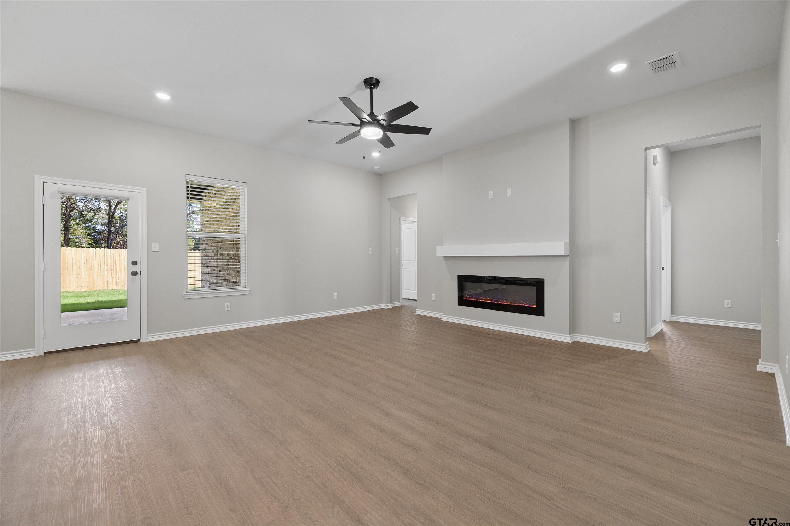 12137 Pinecrest Dr