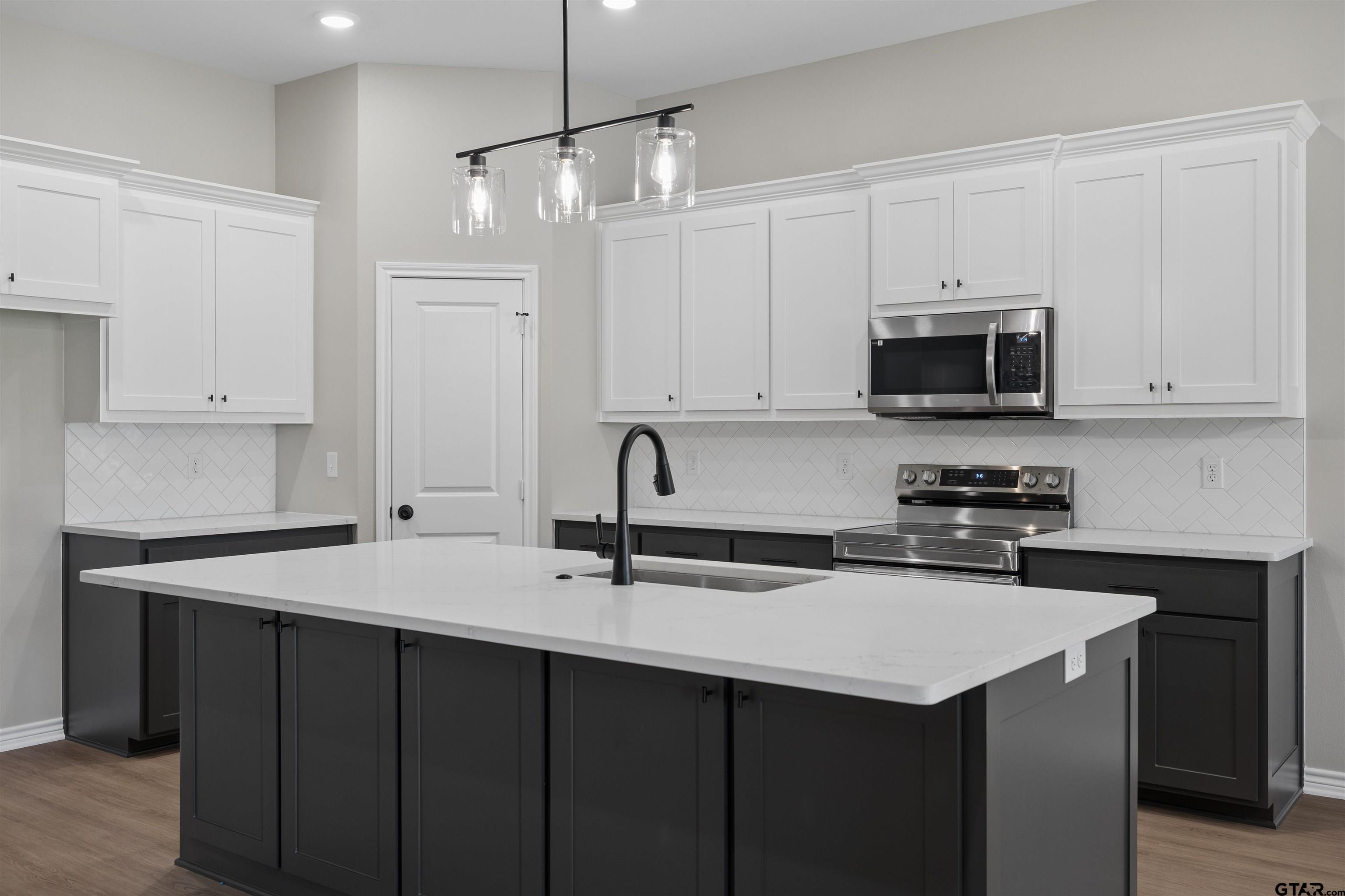 12137 Pinecrest Dr