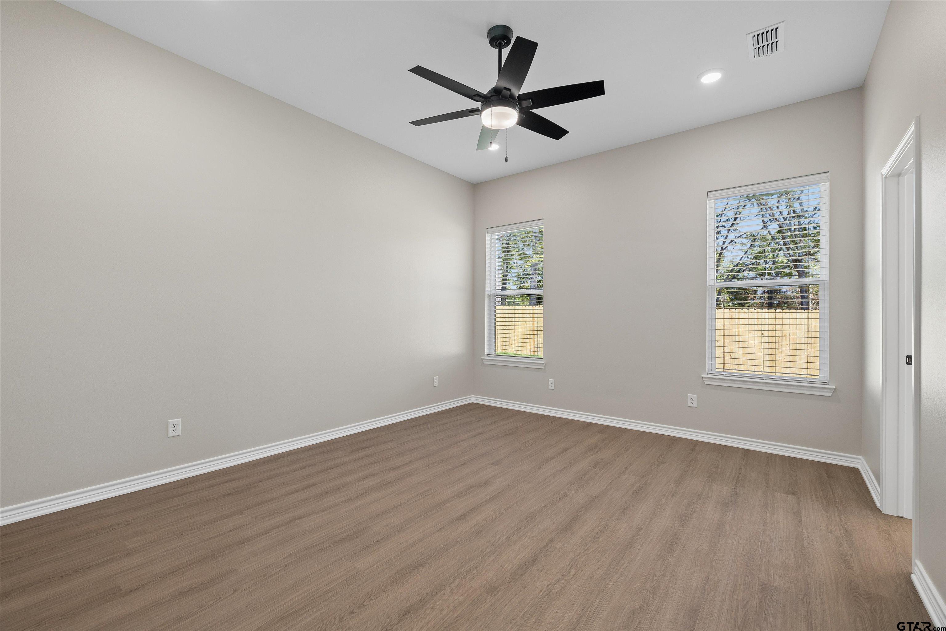 12137 Pinecrest Dr
