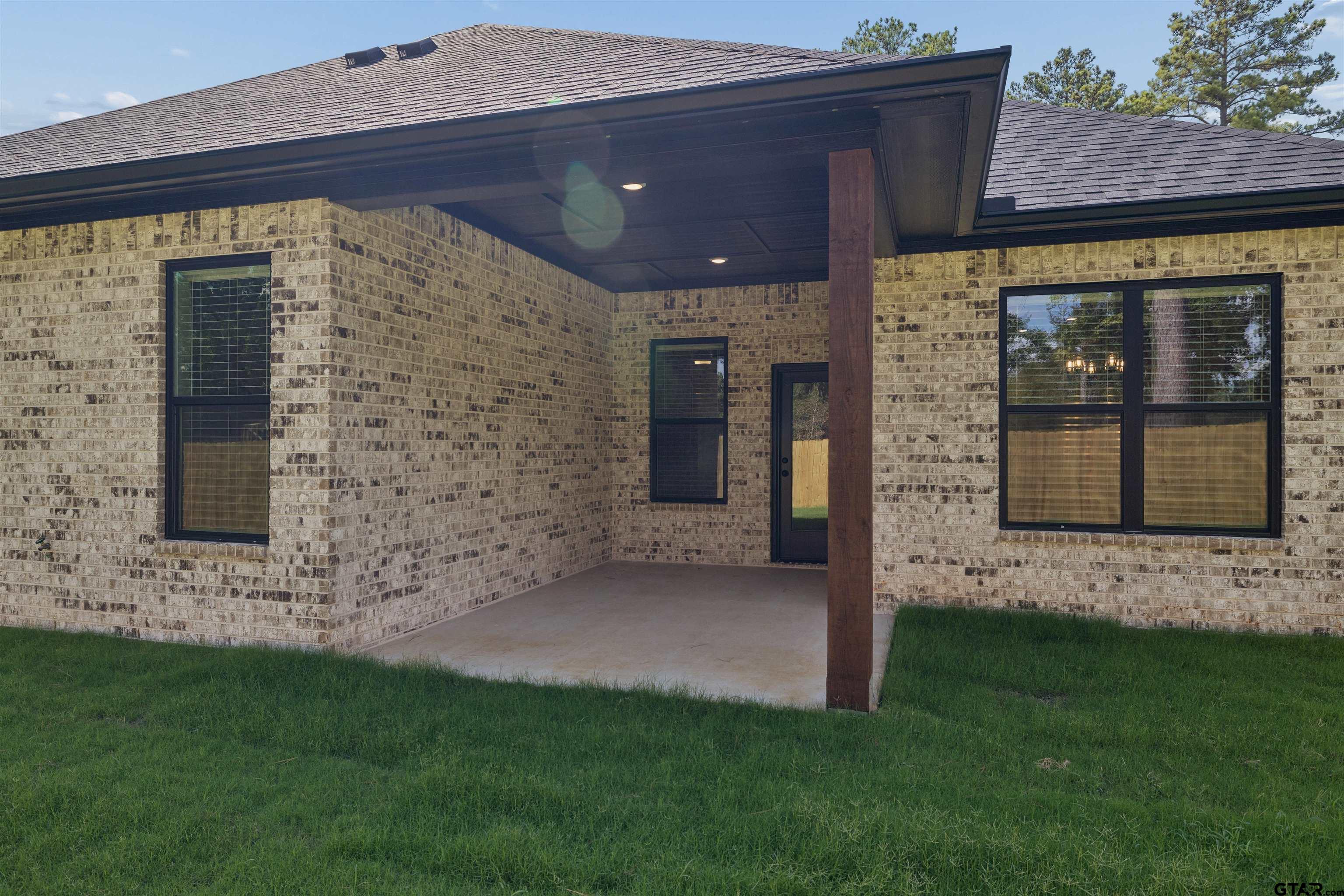 12137 Pinecrest Dr