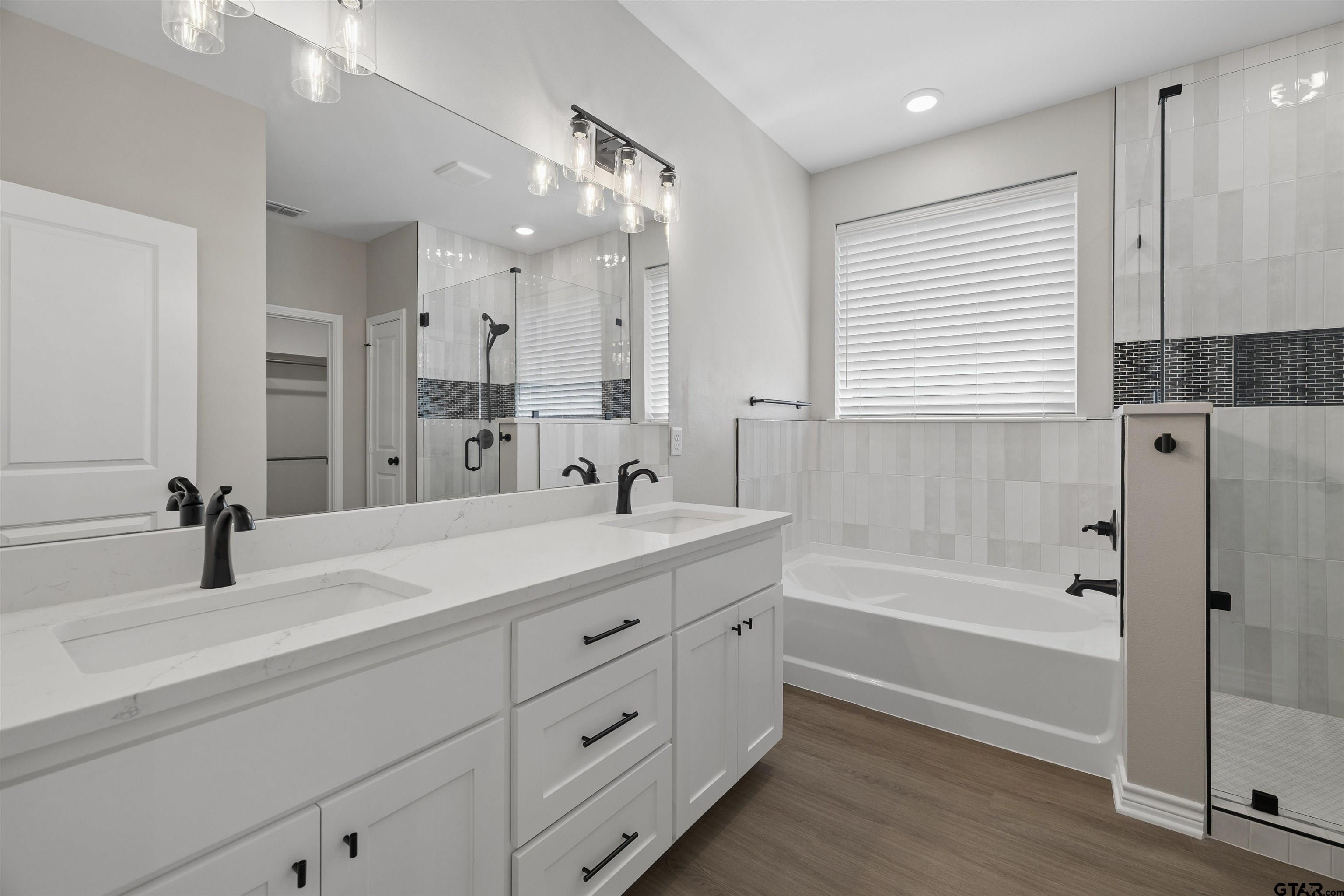 12137 Pinecrest Dr