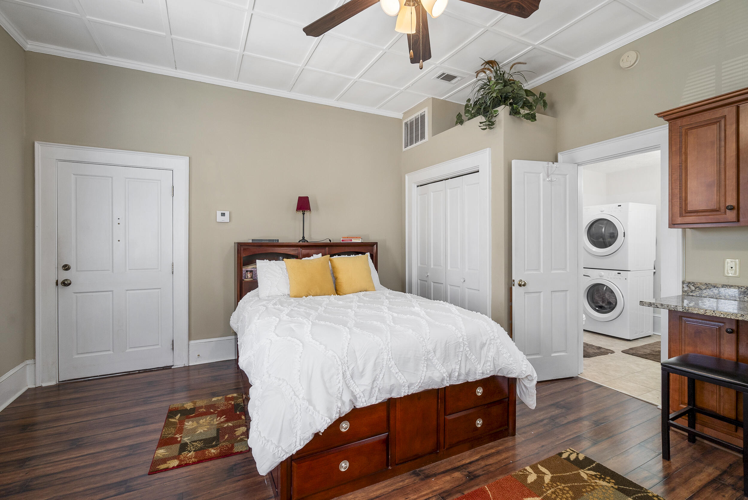 105 Florence Street SW, 101