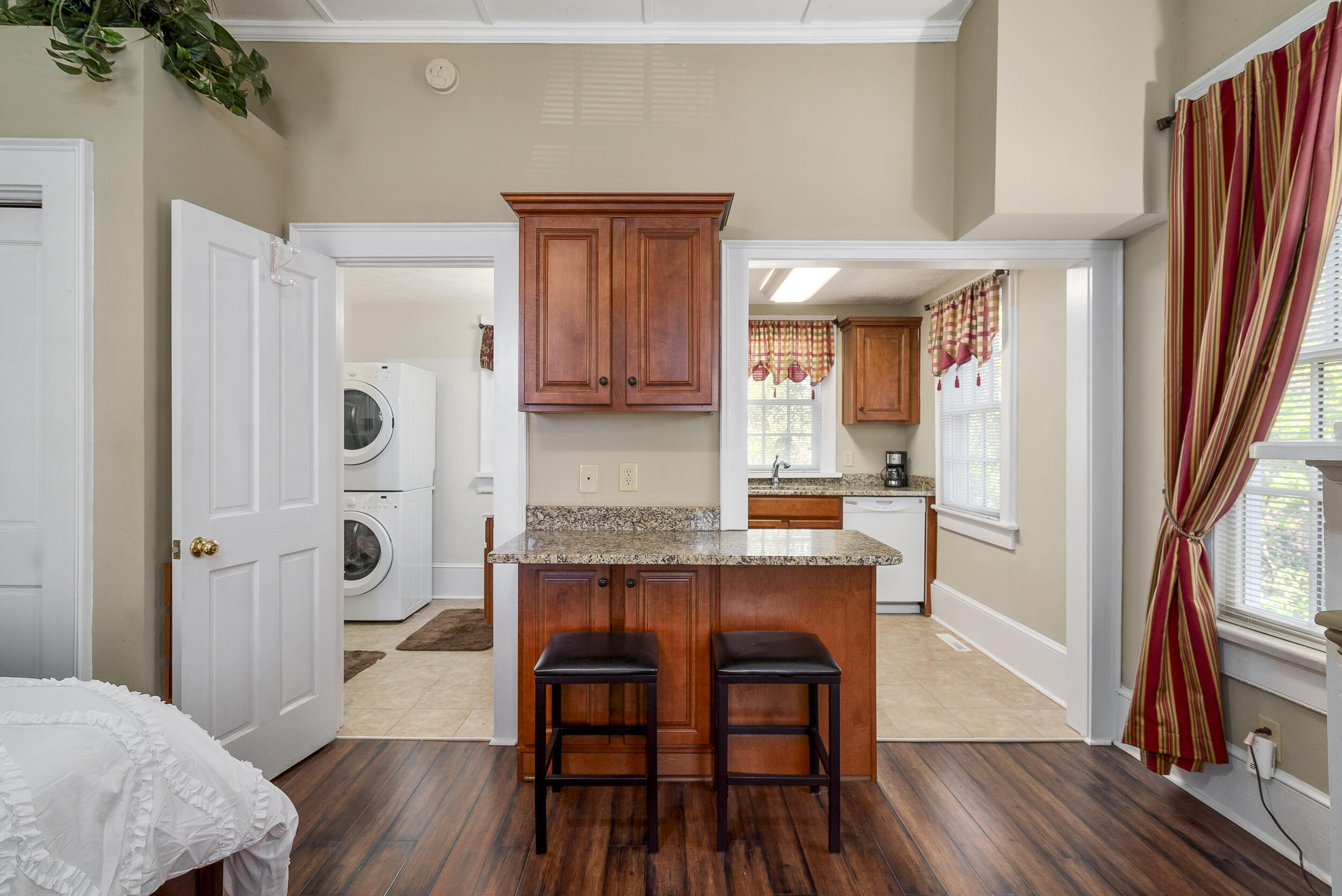 105 Florence Street SW, 101