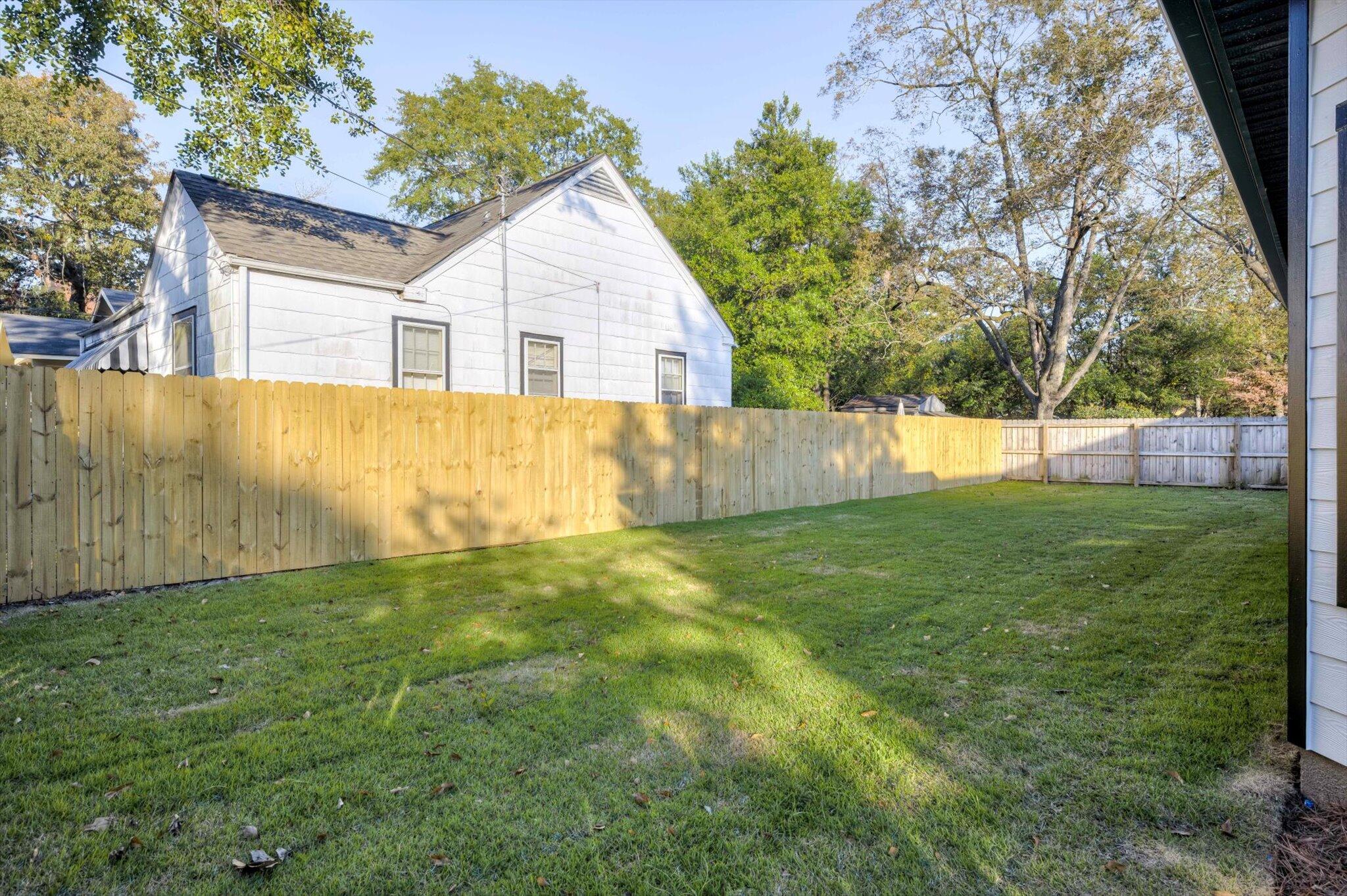 206 Edgefield Avenue NE