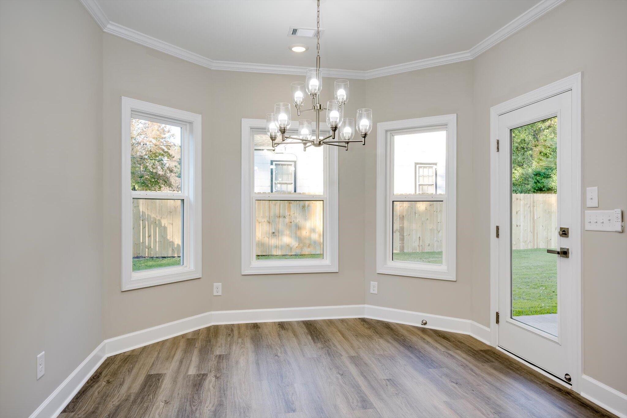 206 Edgefield Avenue NE