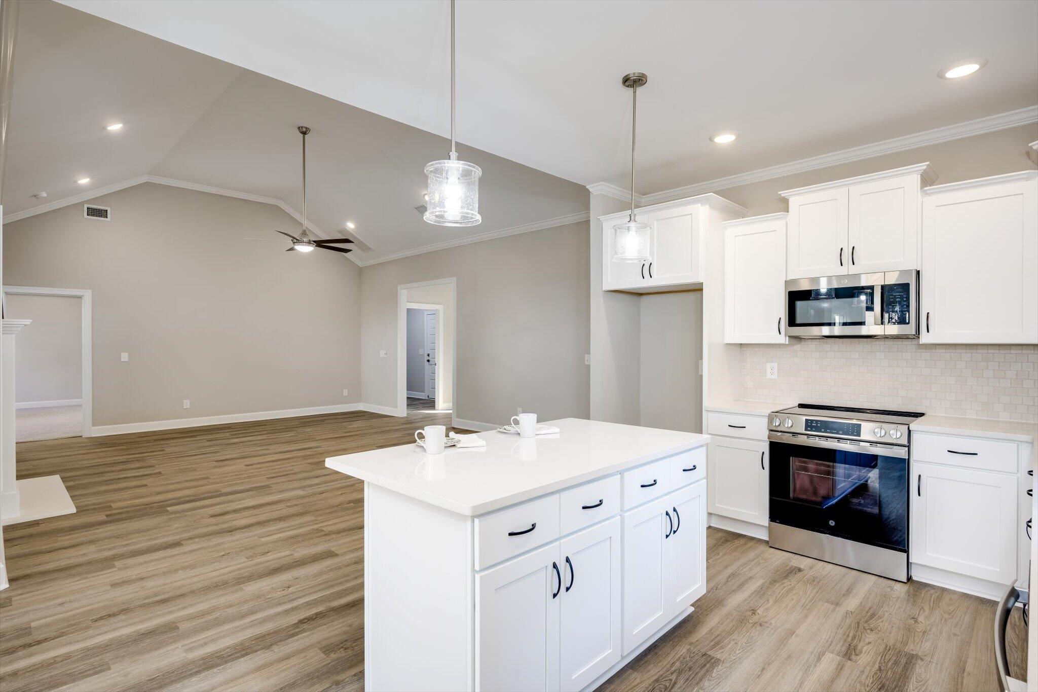 206 Edgefield Avenue NE