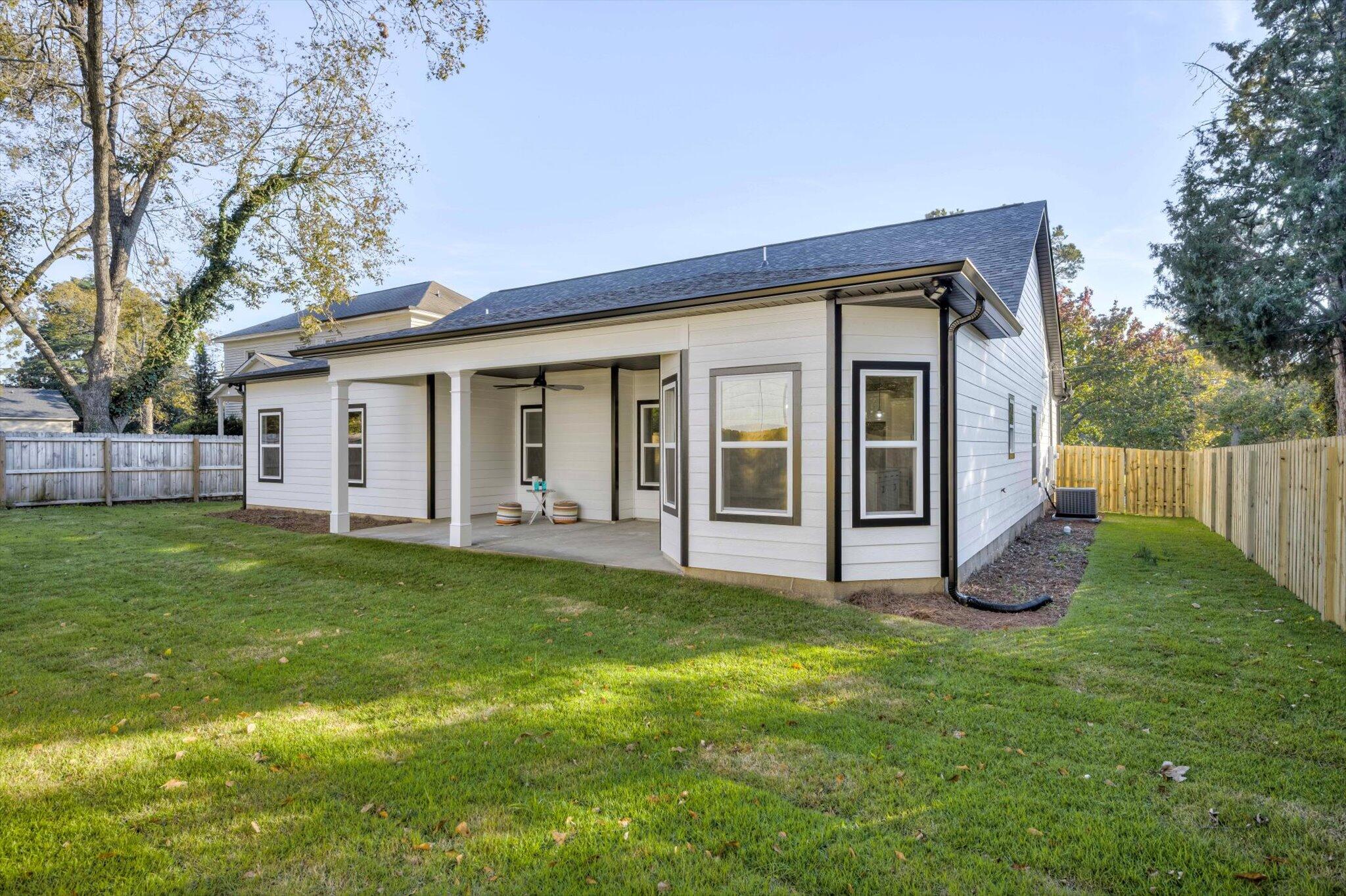 206 Edgefield Avenue NE