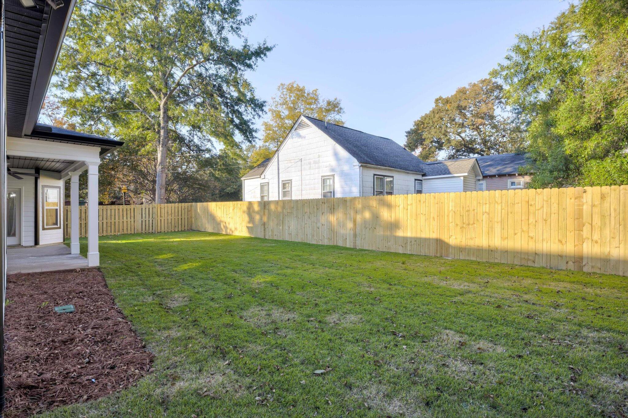 206 Edgefield Avenue NE