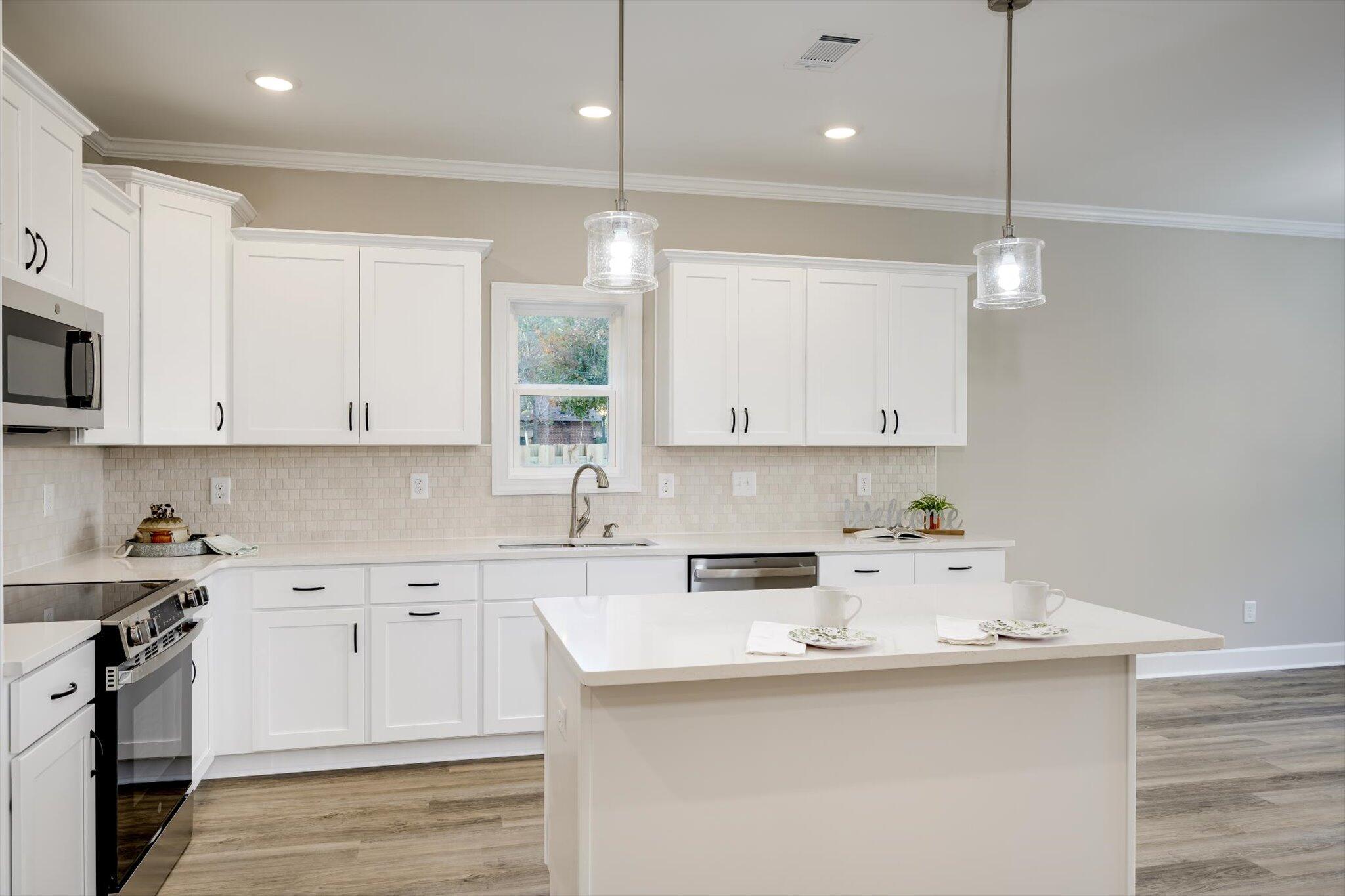 206 Edgefield Avenue NE