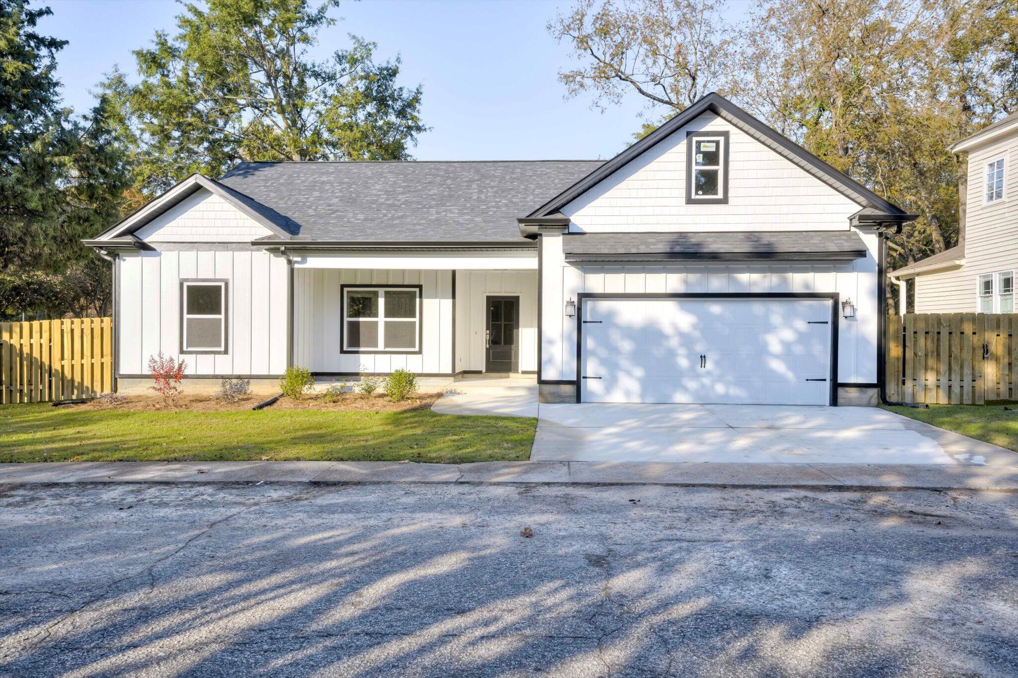 206 Edgefield Avenue NE