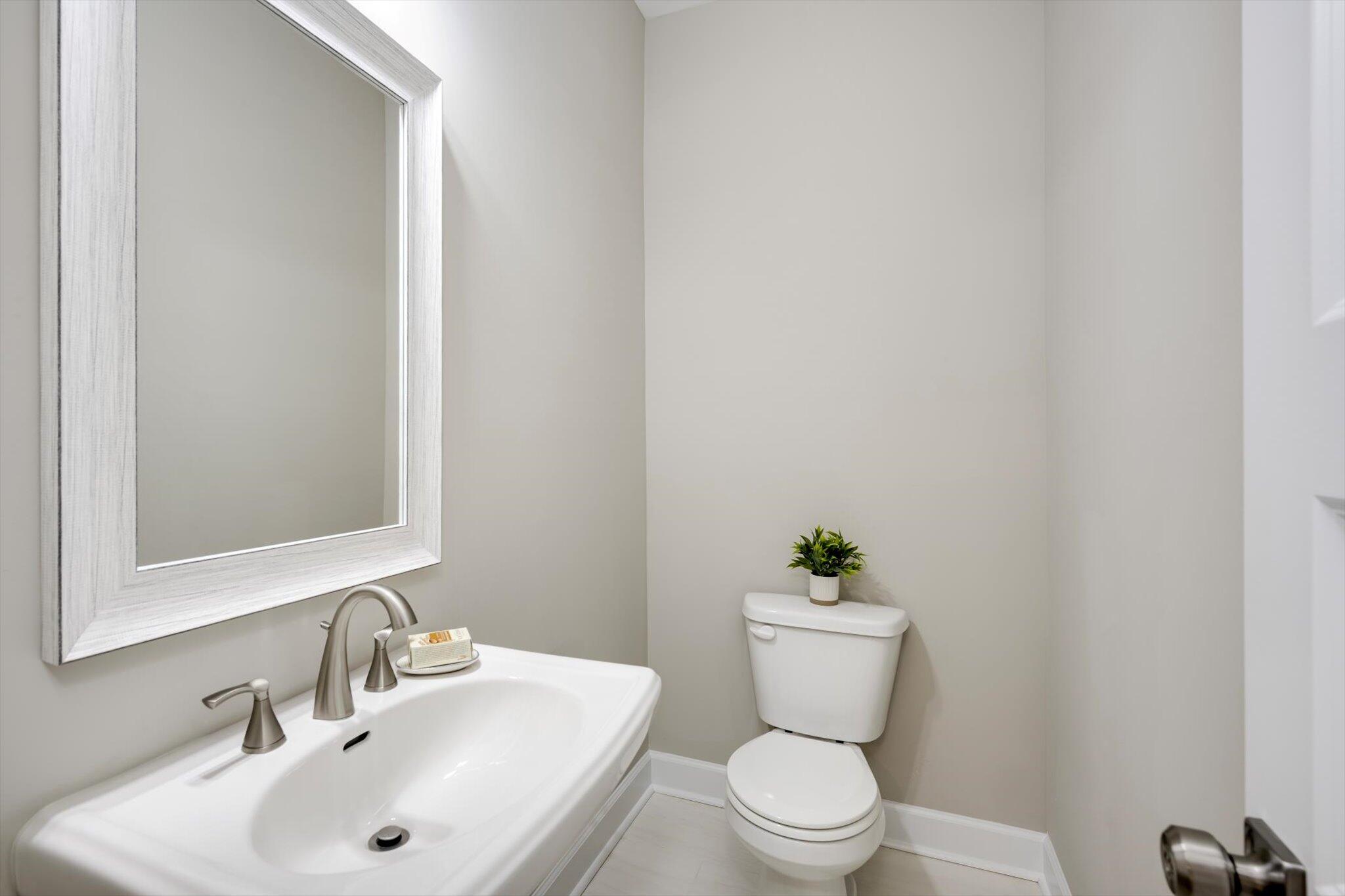 206 Edgefield Avenue NE