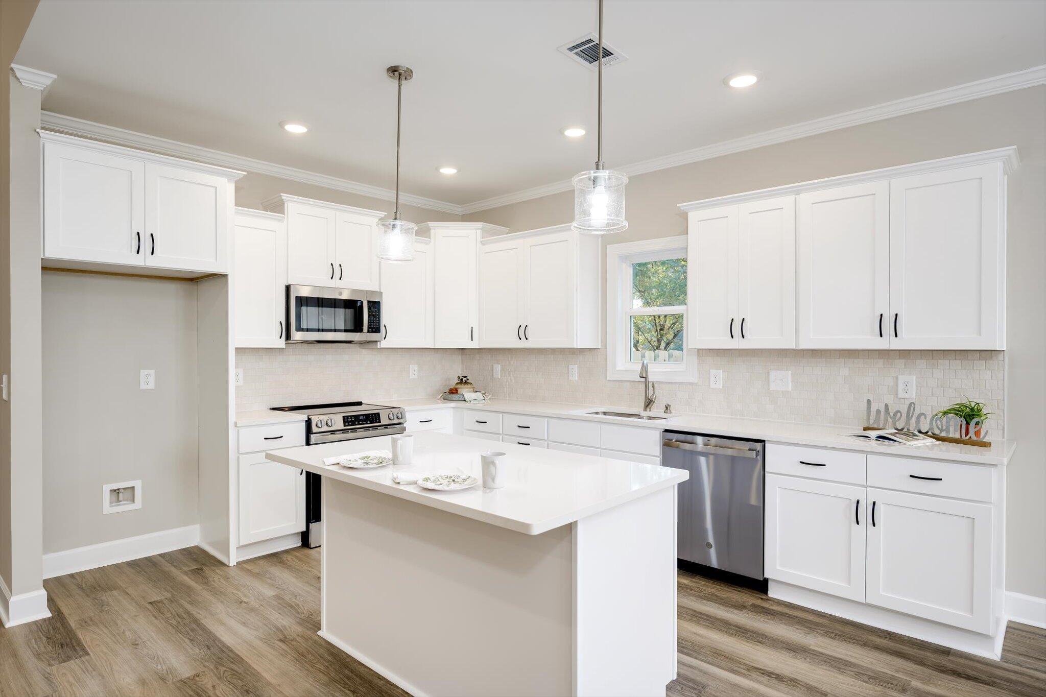 206 Edgefield Avenue NE