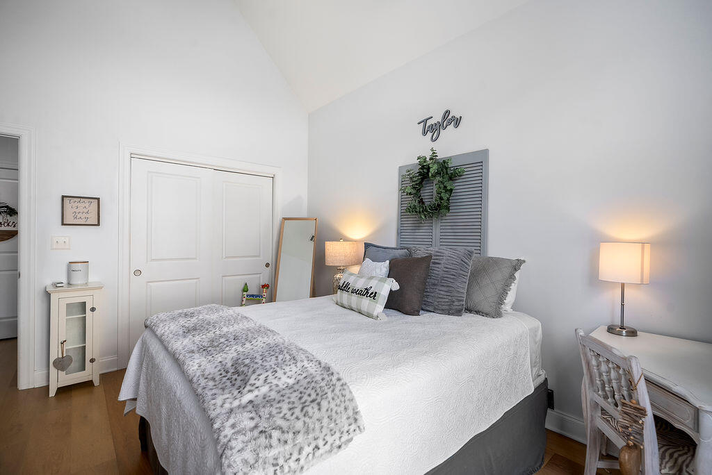 136 Pinyon Pine Loop