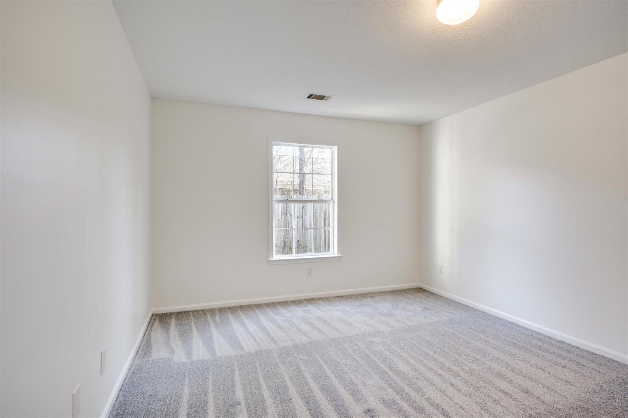 136 Stonington Lane SW