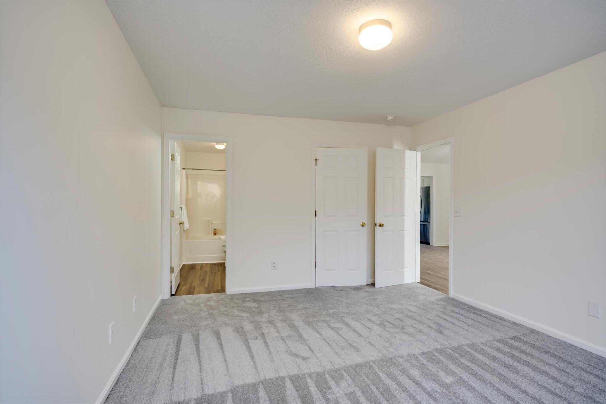 136 Stonington Lane SW