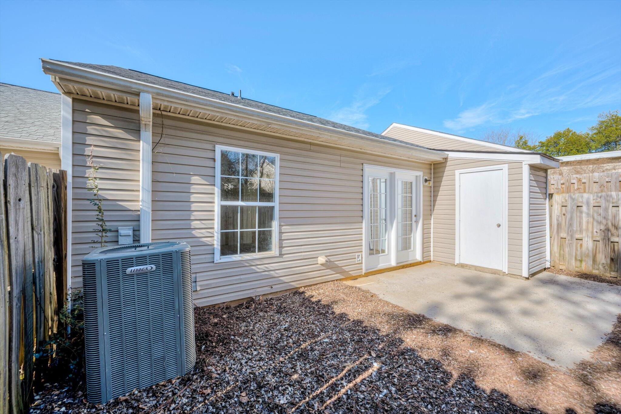 136 Stonington Lane SW