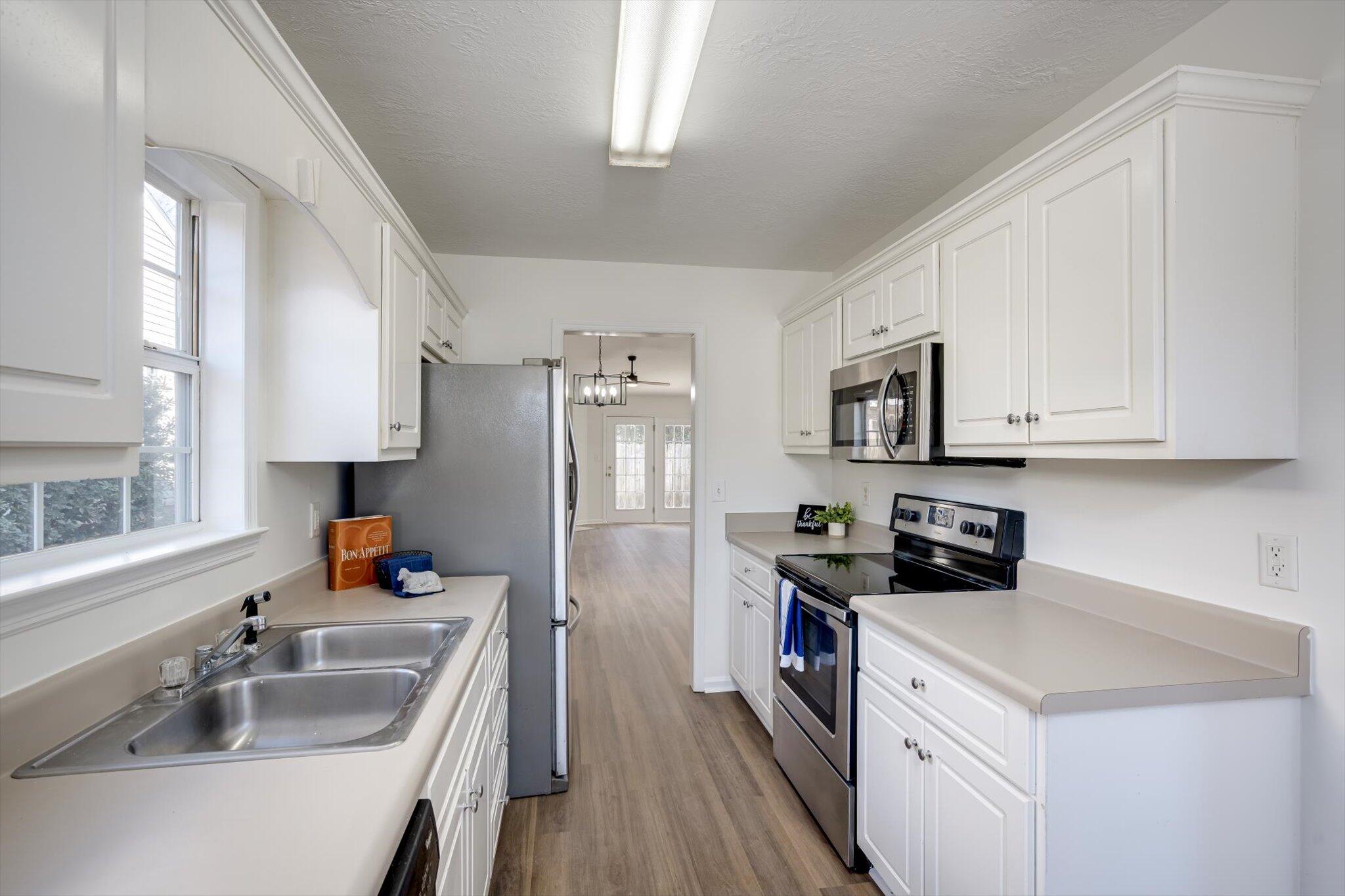 136 Stonington Lane SW