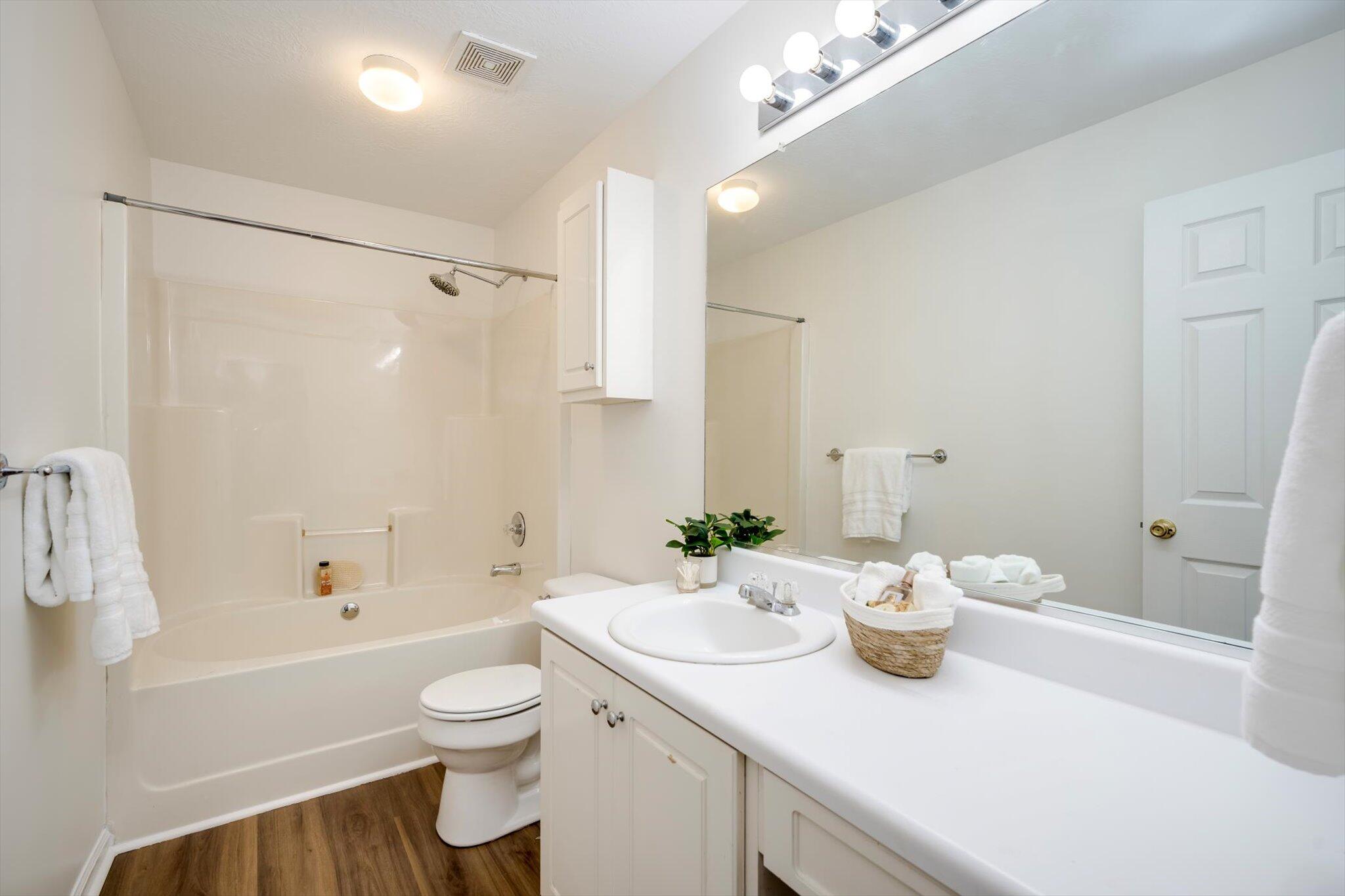 136 Stonington Lane SW