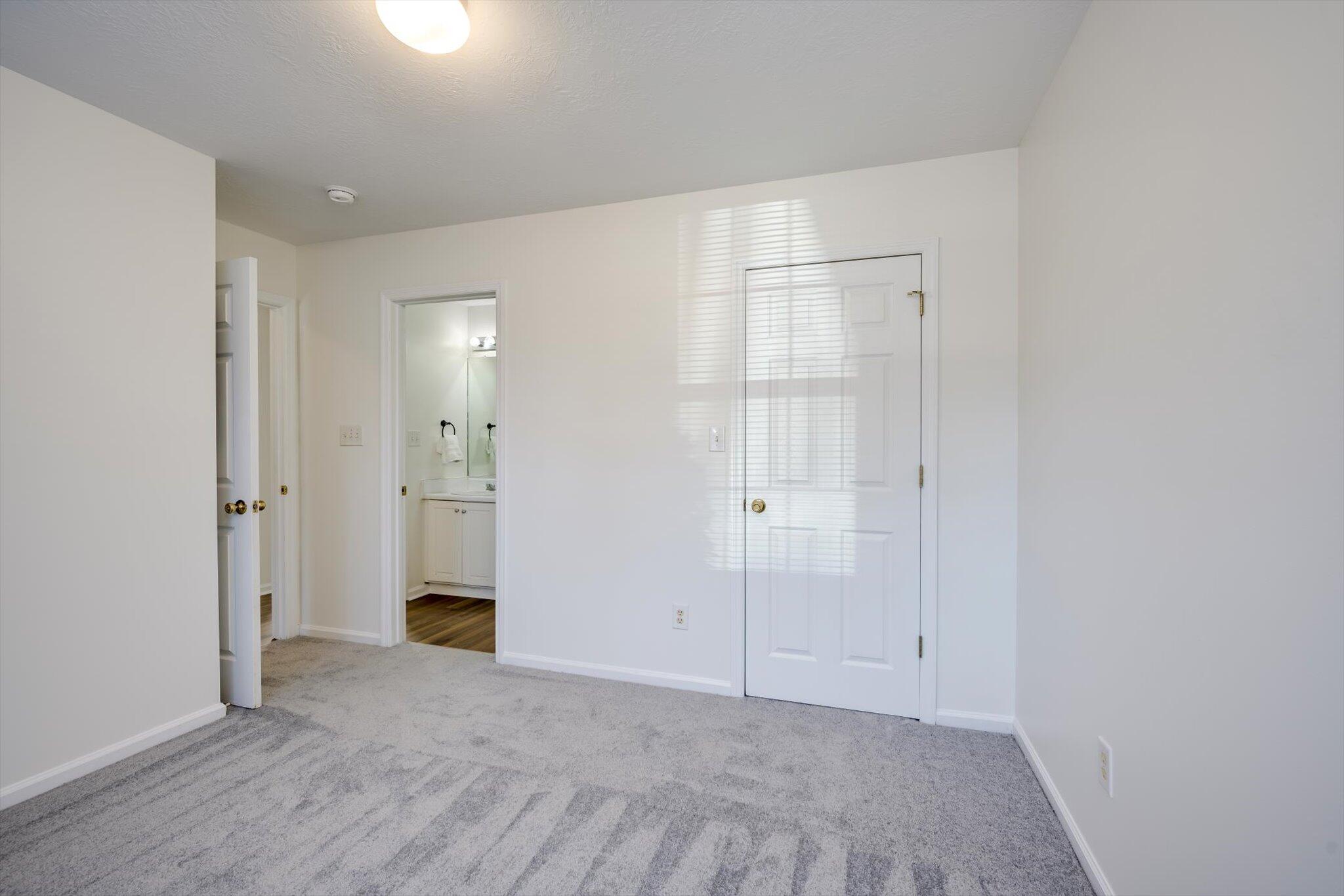 136 Stonington Lane SW