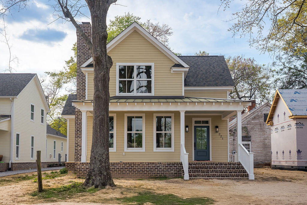 221 Williamsburg Street SE