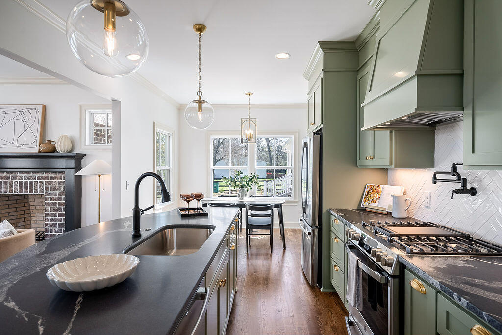 221 Williamsburg Street SE