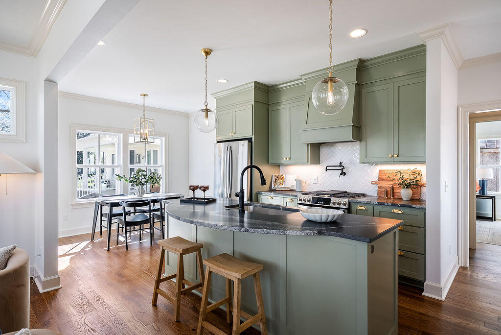 221 Williamsburg Street SE