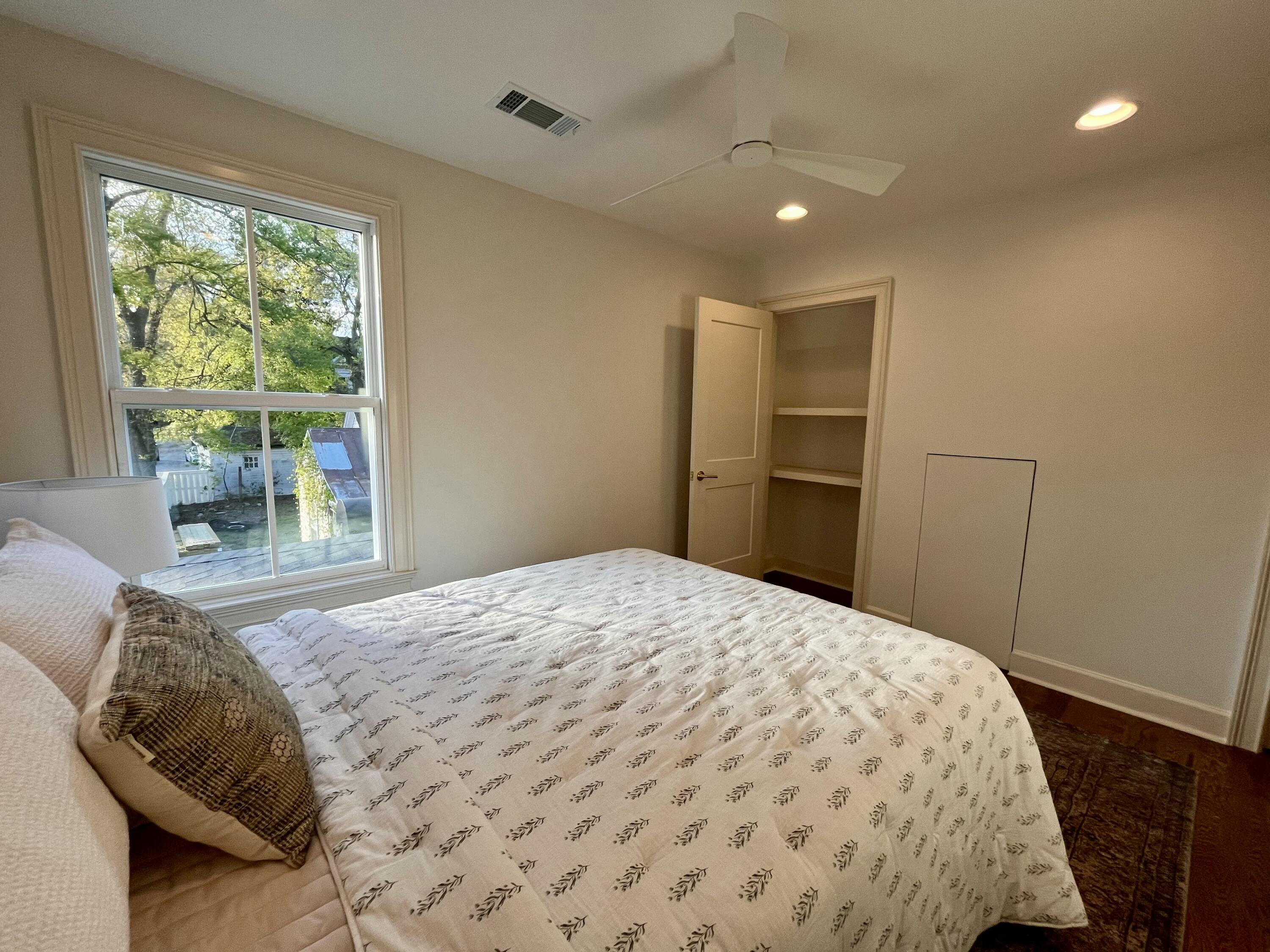 221 Williamsburg Street SE