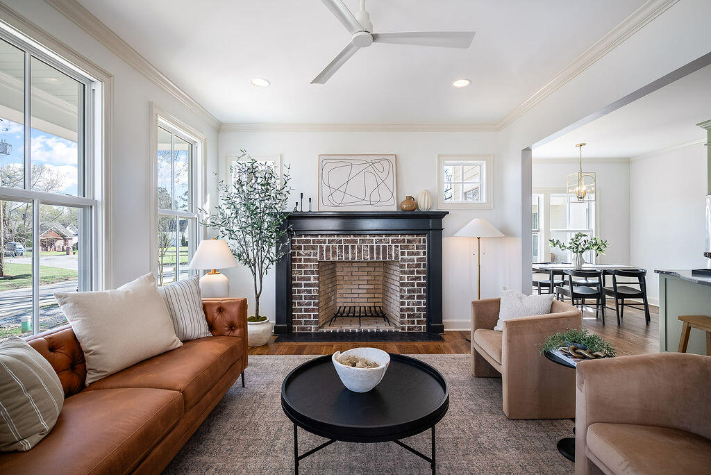 221 Williamsburg Street SE