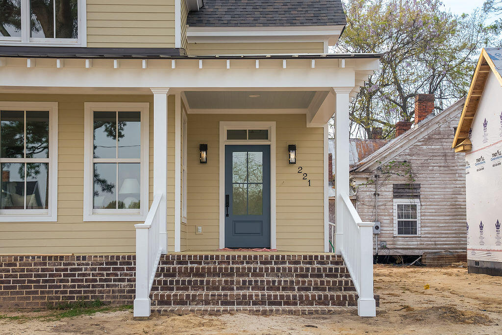 221 Williamsburg Street SE