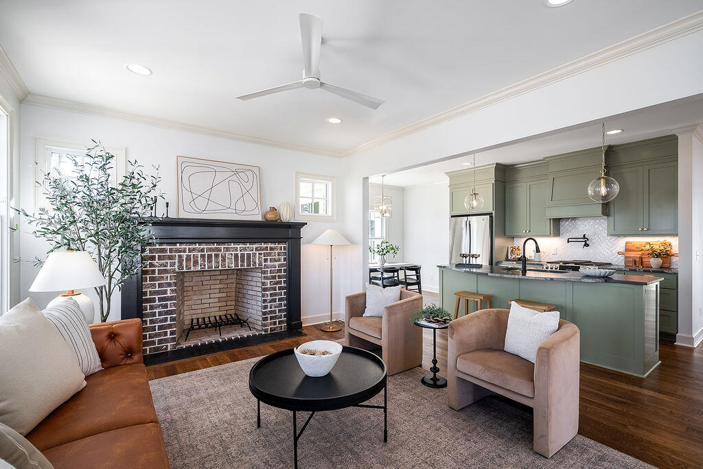 221 Williamsburg Street SE