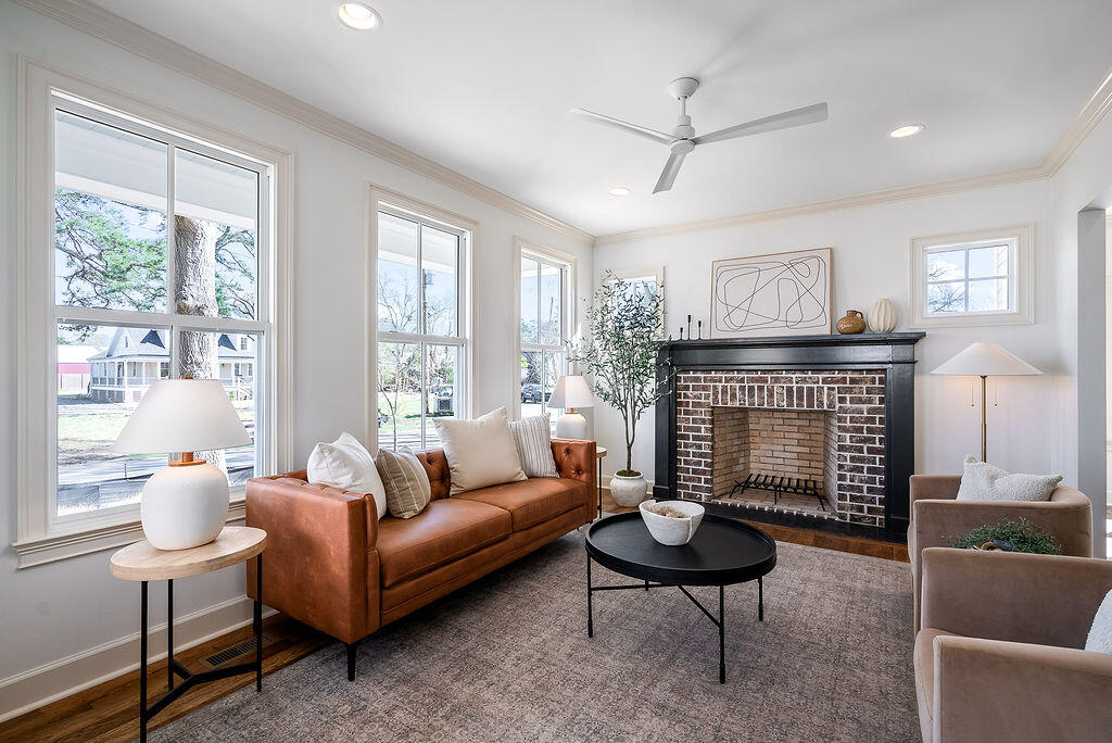 221 Williamsburg Street SE