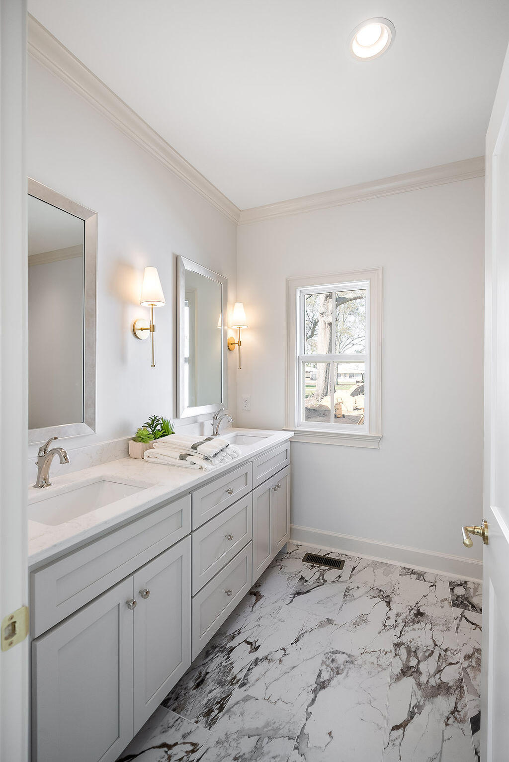 221 Williamsburg Street SE