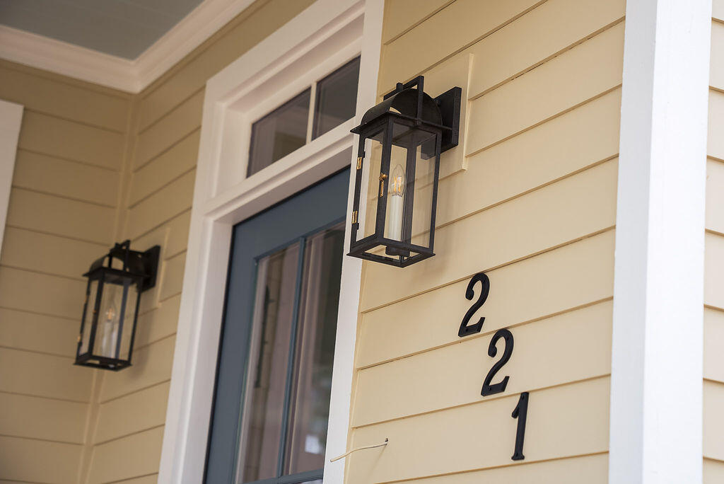 221 Williamsburg Street SE