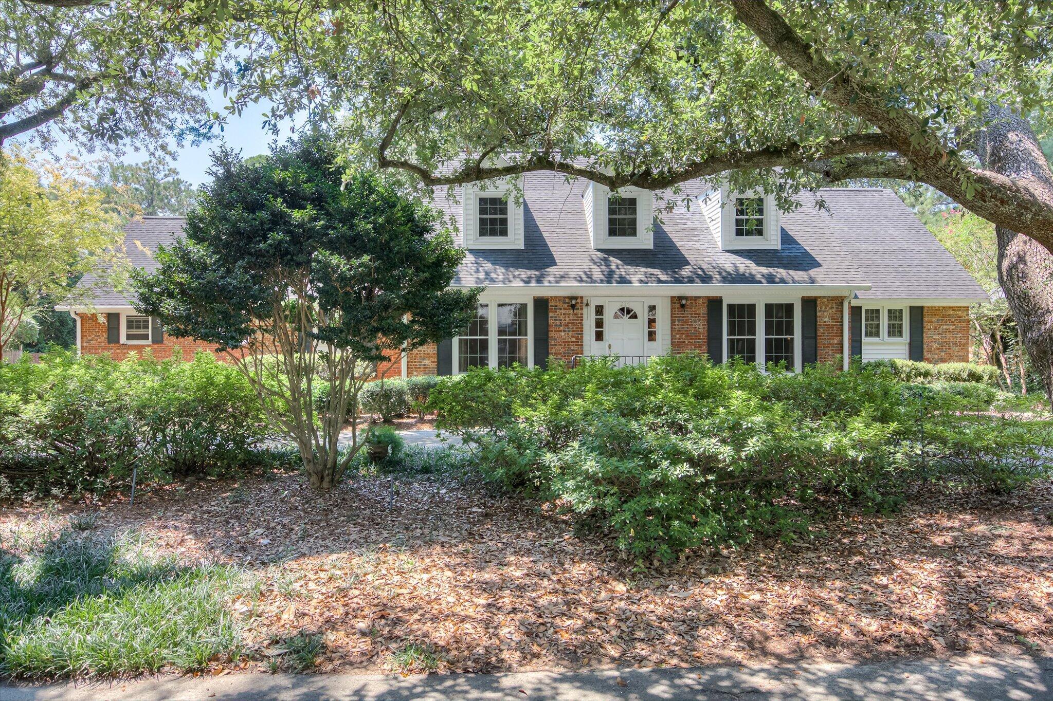 235 Ray Lane SE
